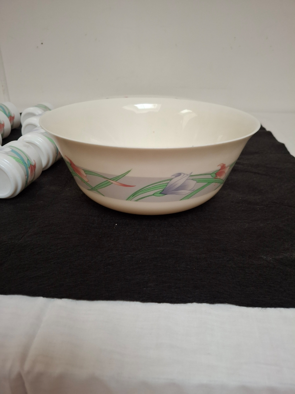 Lot de tasses,plat et saladier ARCOPAL à décor floral Palluy - Photo 3