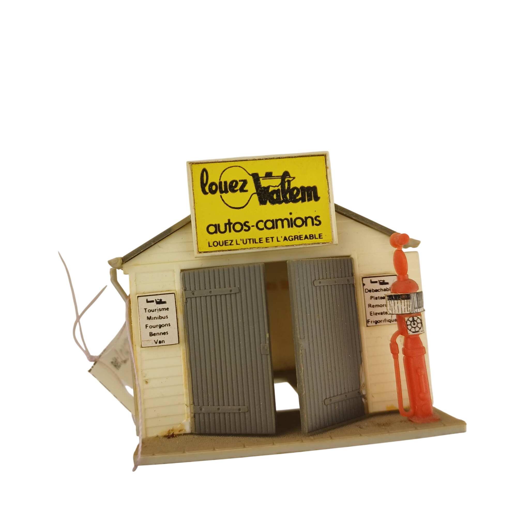 Maquette de modélisme de garage Louez Valem en plastique de 6x9x5 cm Très bon état -  reconditionné disponible sur Label Emmaüs