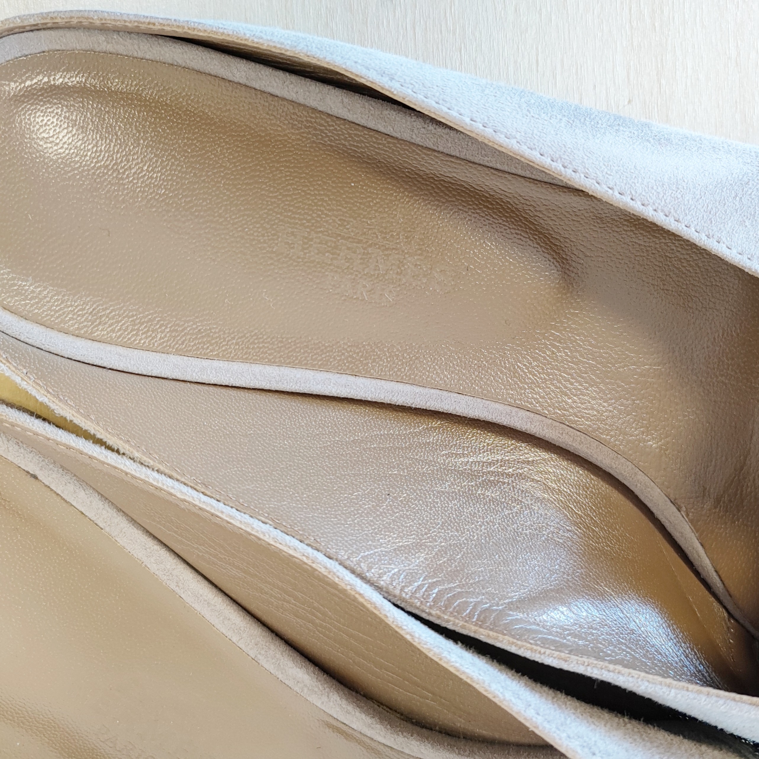 Voir photo 8 de HERMES - Mocassins style mules " Roxanne " - 40 - Femme HERMES - Mocassins style mules " Roxanne " - 40 - Femme Bon état - Vue 8 -