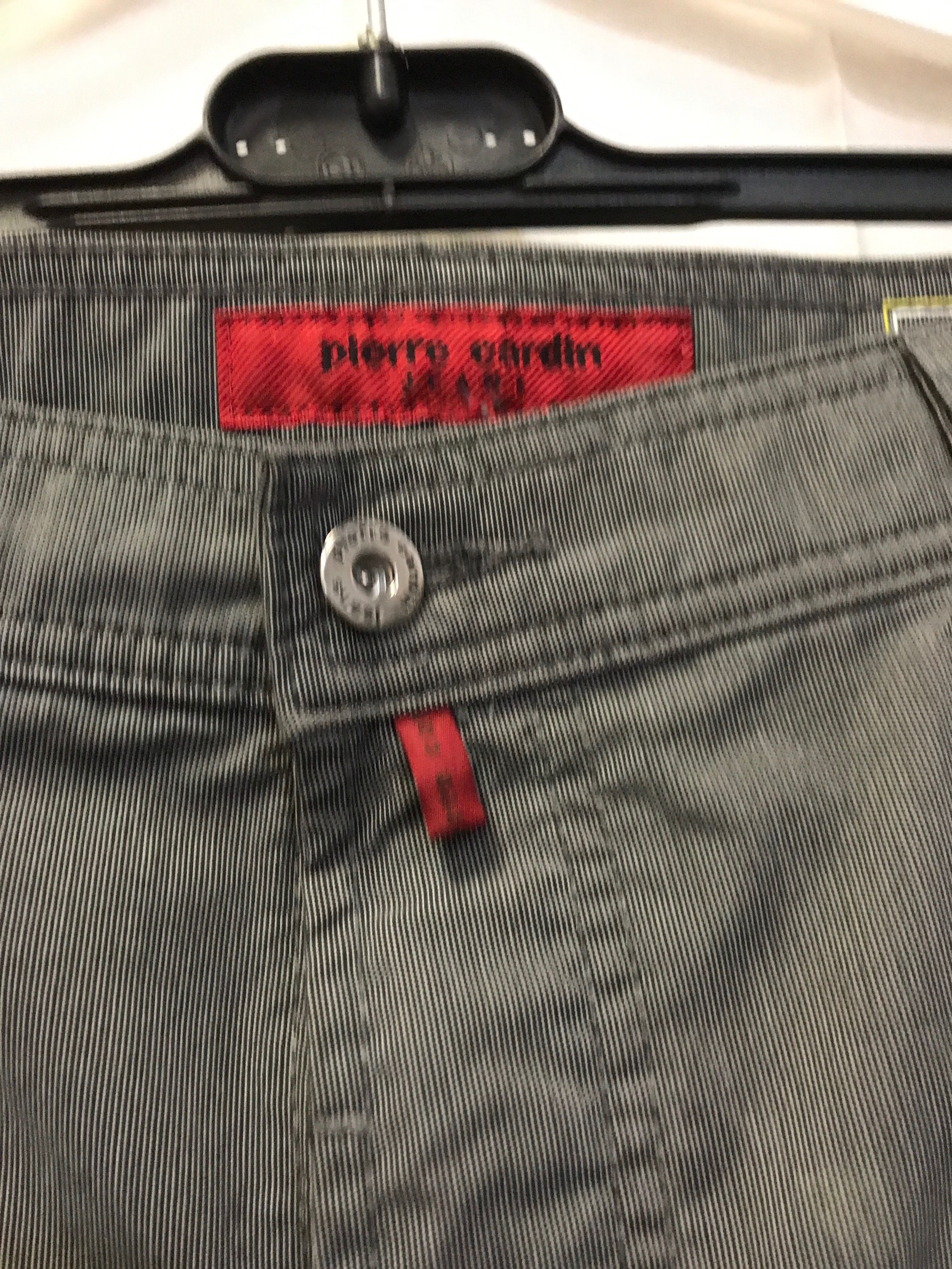 Voir photo 2 de Pantalon été gris coupe jeans « Pierre Cardin » T52L Pantalon été gris coupe jeans « Pierre Cardin » T52L Très bon état - Vue 2 -