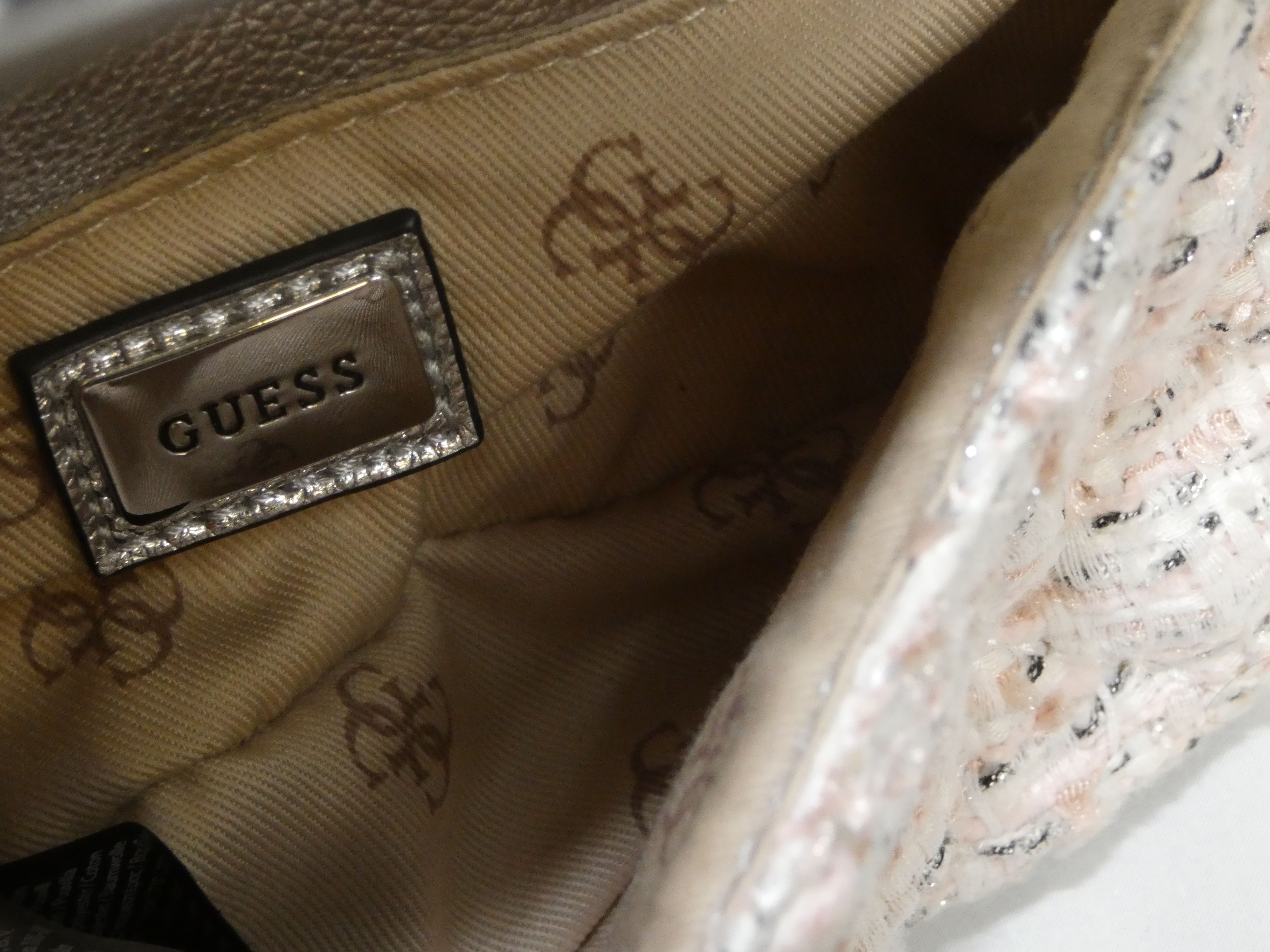 Sac à main porté épaule en tissu GUESS - Photo 1