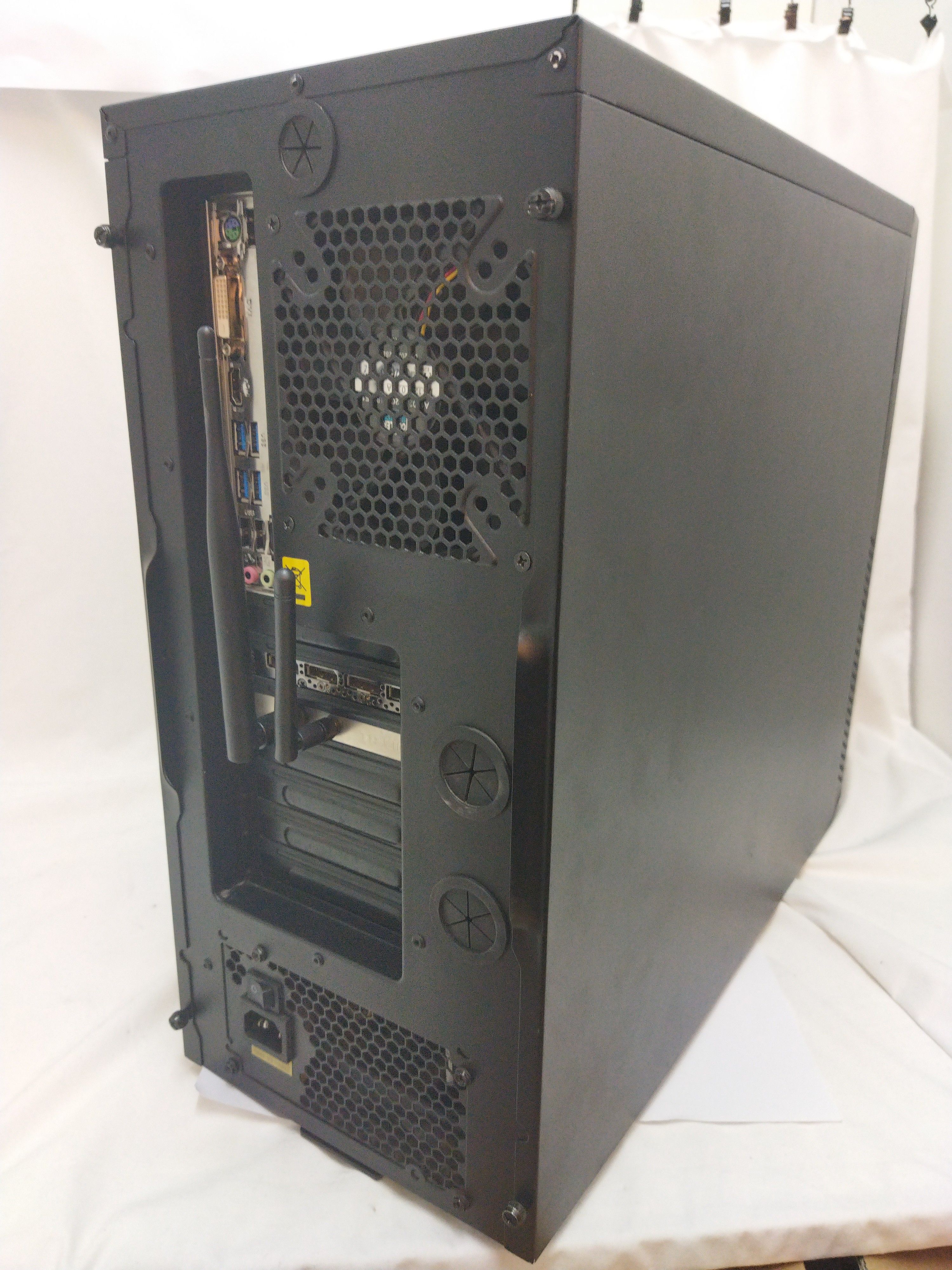 PC Tour ordinateur de bureau multimédia -AMD RYZEN 5 avec 32 Go DDR4 reconditionné en très bon état Très bon état - Vue 2 - 
