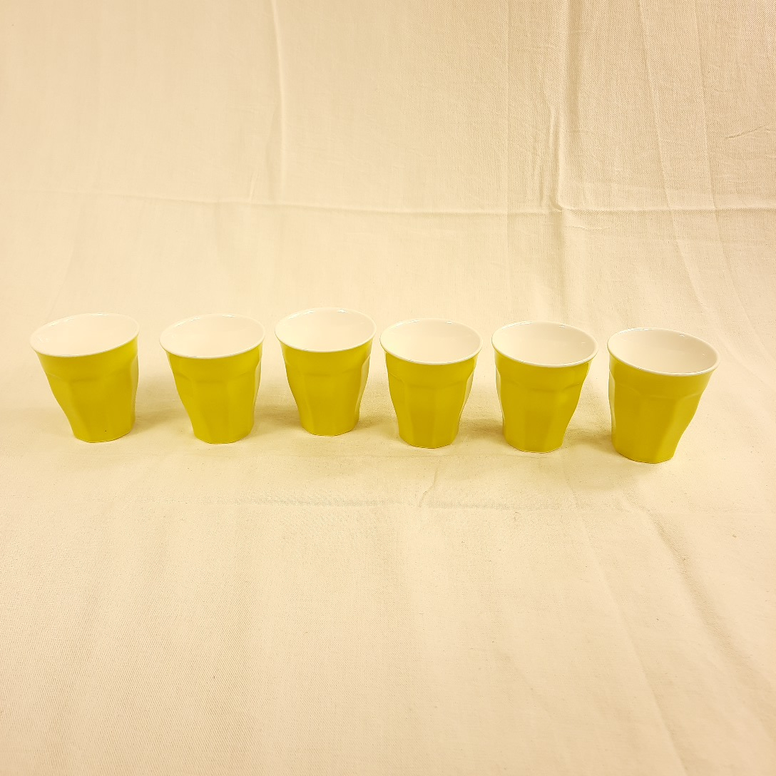 6 mini mugs en céramique vert anis et intérieur blanc Très bon état -  reconditionné disponible sur Label Emmaüs