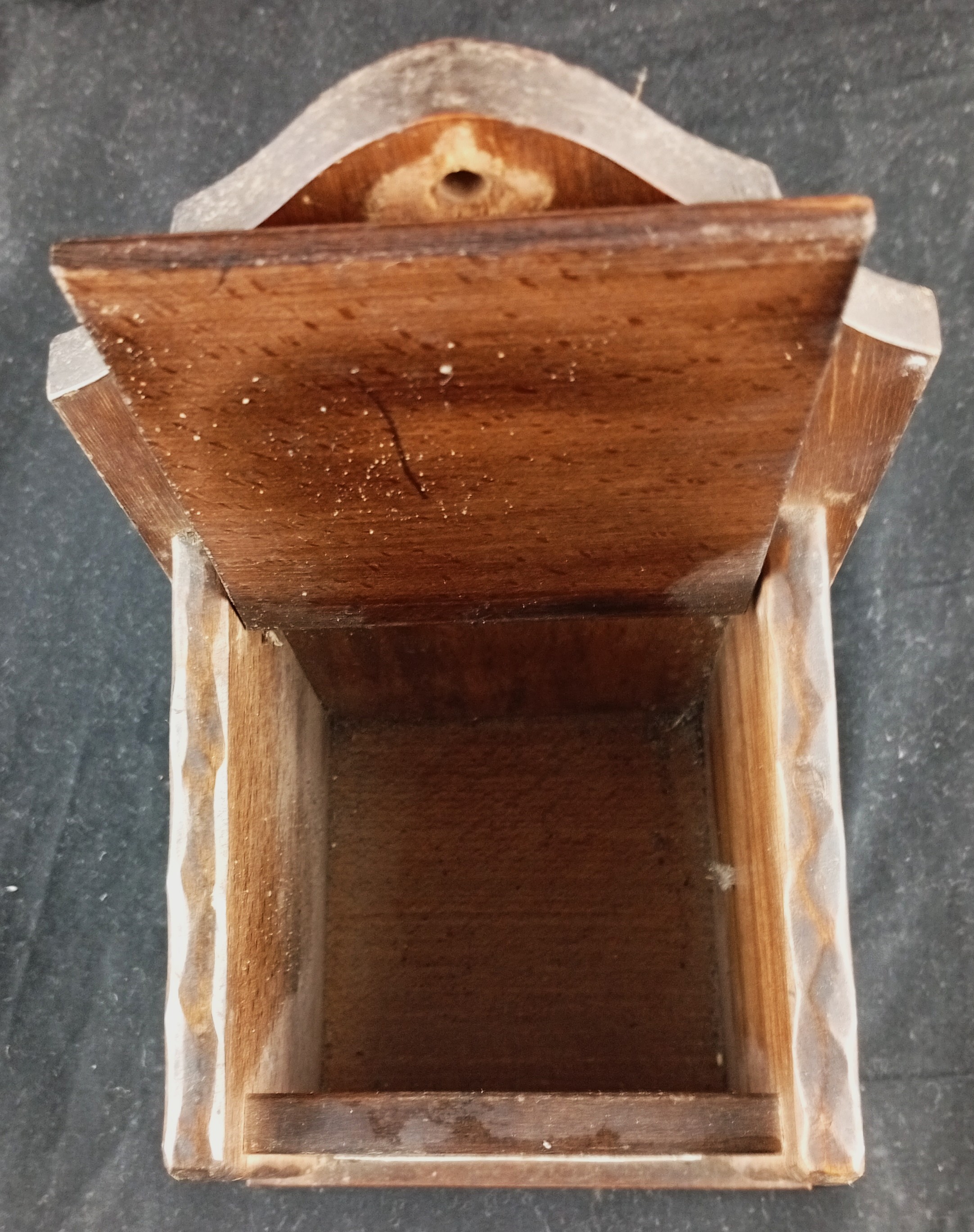 Jolie boite pour allumettes en bois avec son couvercle, celle-ci peut très bien s'accrocher au mur, gravé d'un épis de blé - Photo 5