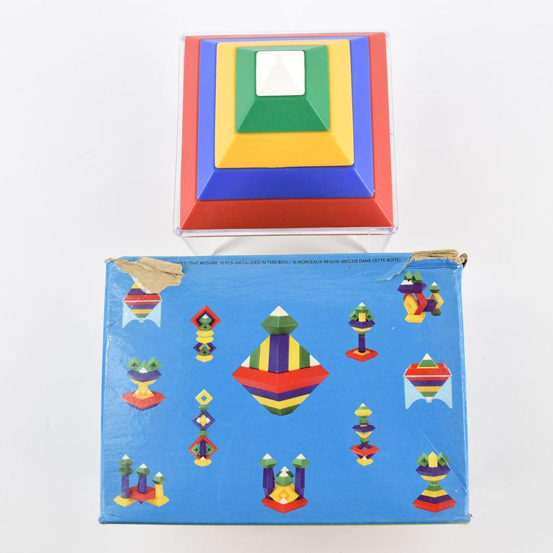 4 jeux/jouets : mobile Tomy avec les personnages de Winnie l'ourson, jeu de construction Idéal Blox, circuit voitures rustique kid us, peluche oui-oui Bon état - Vue 4 - 
