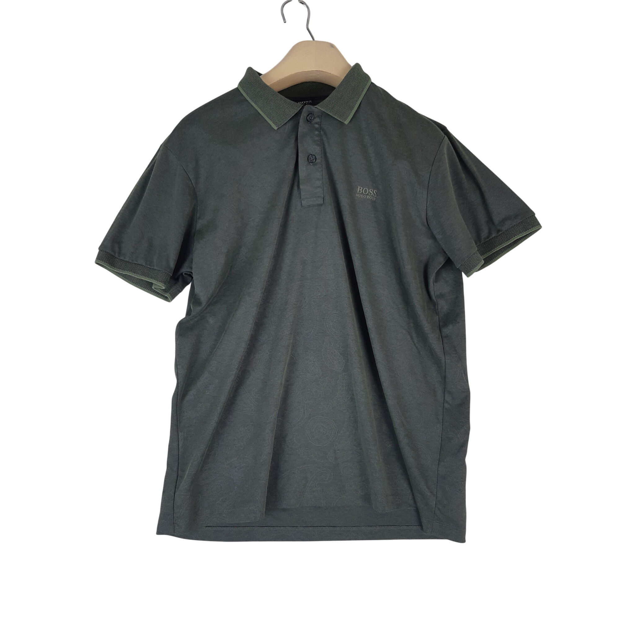 Acheter Hugo Boss - Polo sauge vert coton - Taille M mesures Carrure= 42 Poitrine=51 Longueur= 66 Très bon état - 30,00 € Hugo Boss - Polo sauge vert coton - Taille M mesures Carrure= 42 Poitrine=51 Longueur= 66 Très bon état - reconditionné disponible sur Label Emmaüs