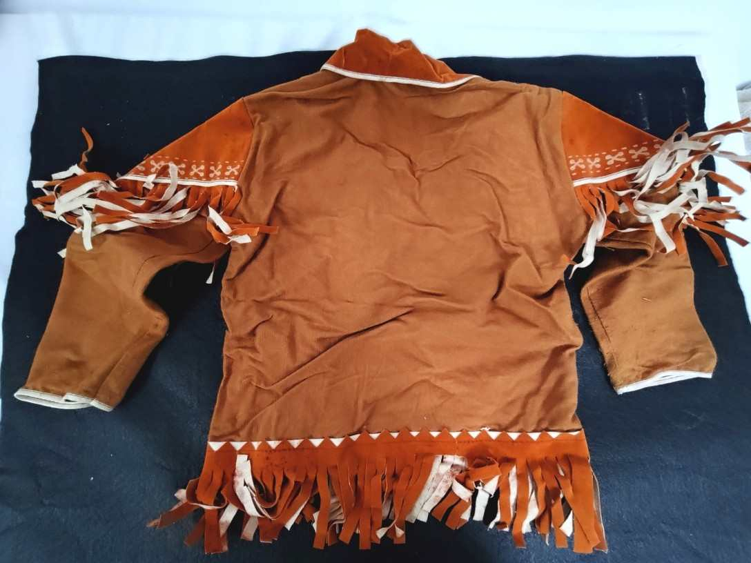Voir photo 6 de Déguisement Trappeur (5/7 ans), Anselme, bal Masqué, complet, vintage, made in France. Déguisement Trappeur (5/7 ans), Anselme, bal Masqué, complet, vintage, made in France. - Vue 6 -
