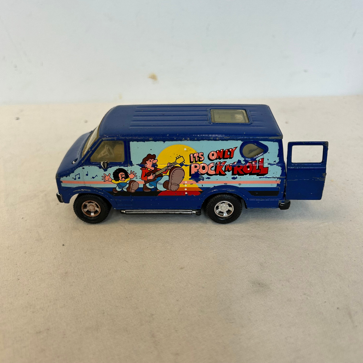 Voir photo 3 de Dodge Van Matchbox Super Kings 1979 Dodge Van Matchbox Super Kings 1979 - Vue 3 -
