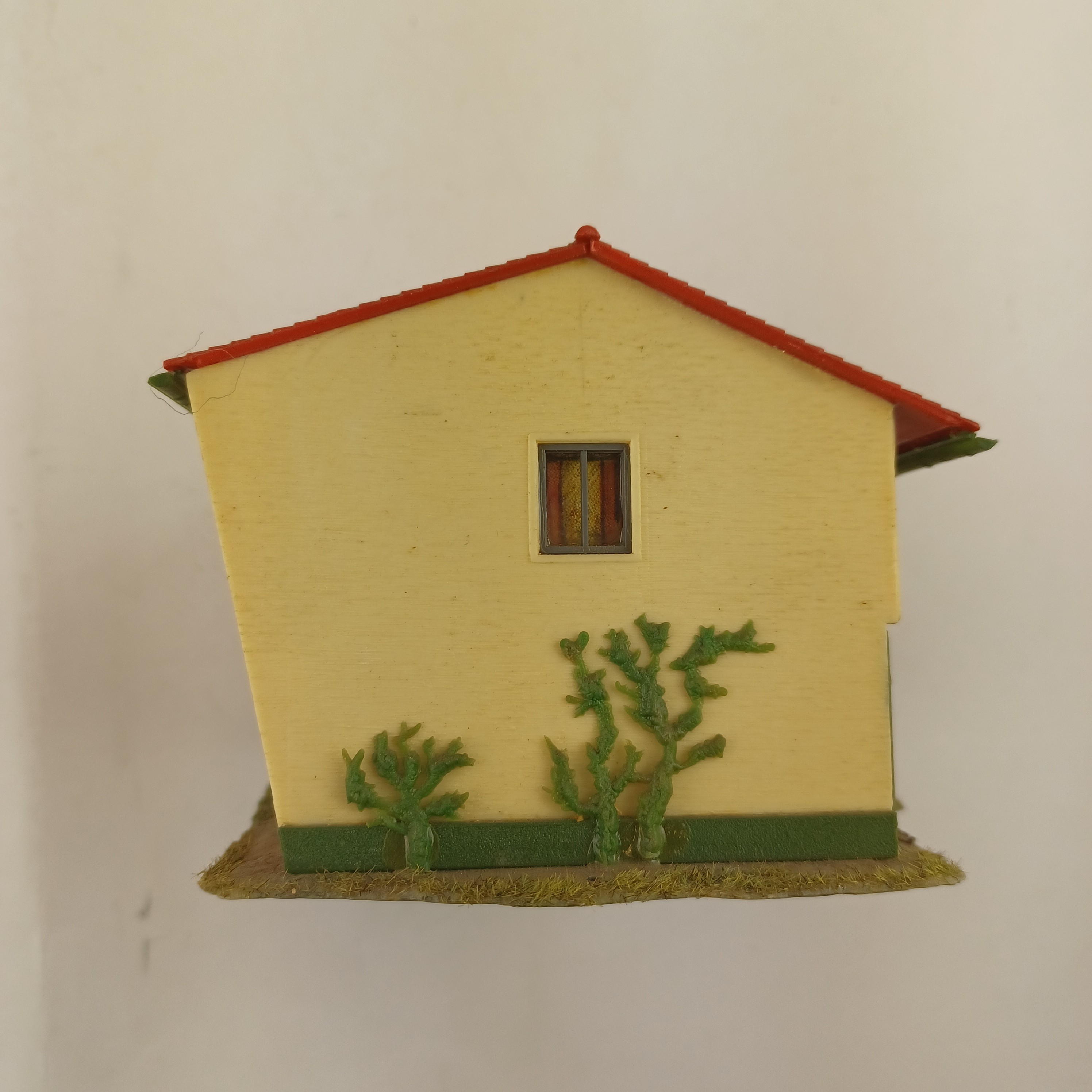 Maquette de modélisme d'une maison à cheminée de 10x9x8 cm Très bon état - Vue 6 - 