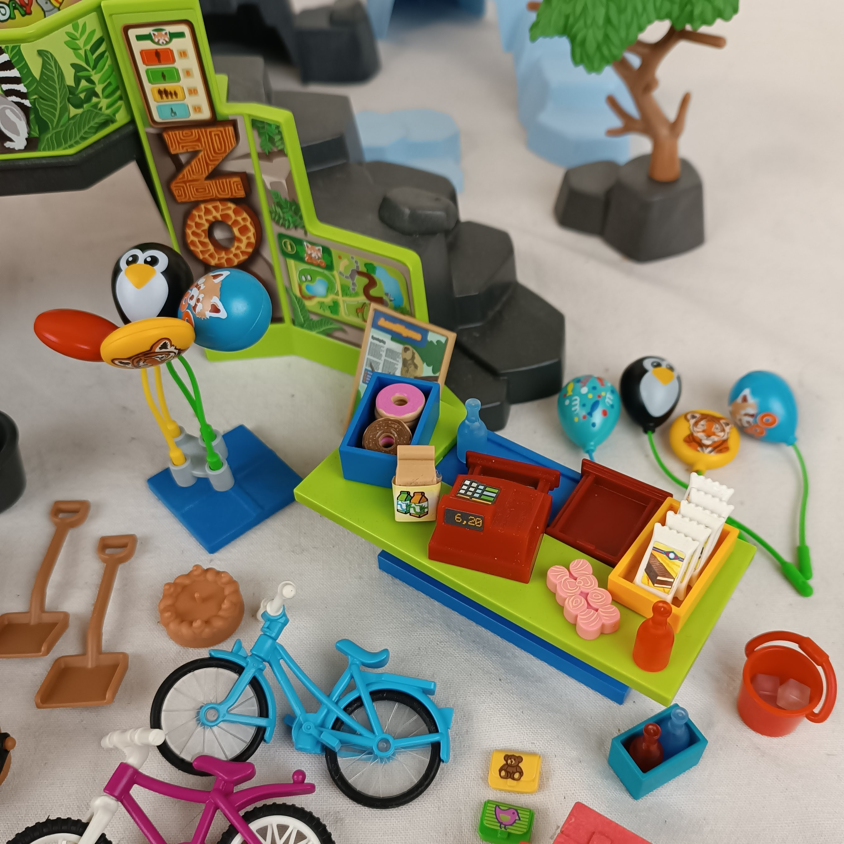 Ensemble Playmobil Zoo, Parc animalier et autres extensions : 175 animaux, 24 personnages Bon état - Vue 10 - 