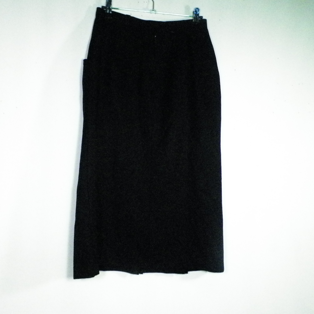Jupe Vintage Noire Taille Estimée 34. Bon état -  reconditionné disponible sur Label Emmaüs
