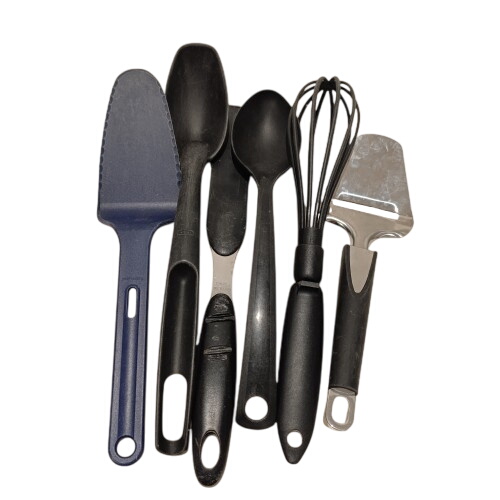 Acheter Lot d'ustensiles de cuisine en plastique Bon état - 10,00 € Lot d'ustensiles de cuisine en plastique Bon état - reconditionné disponible sur Label Emmaüs