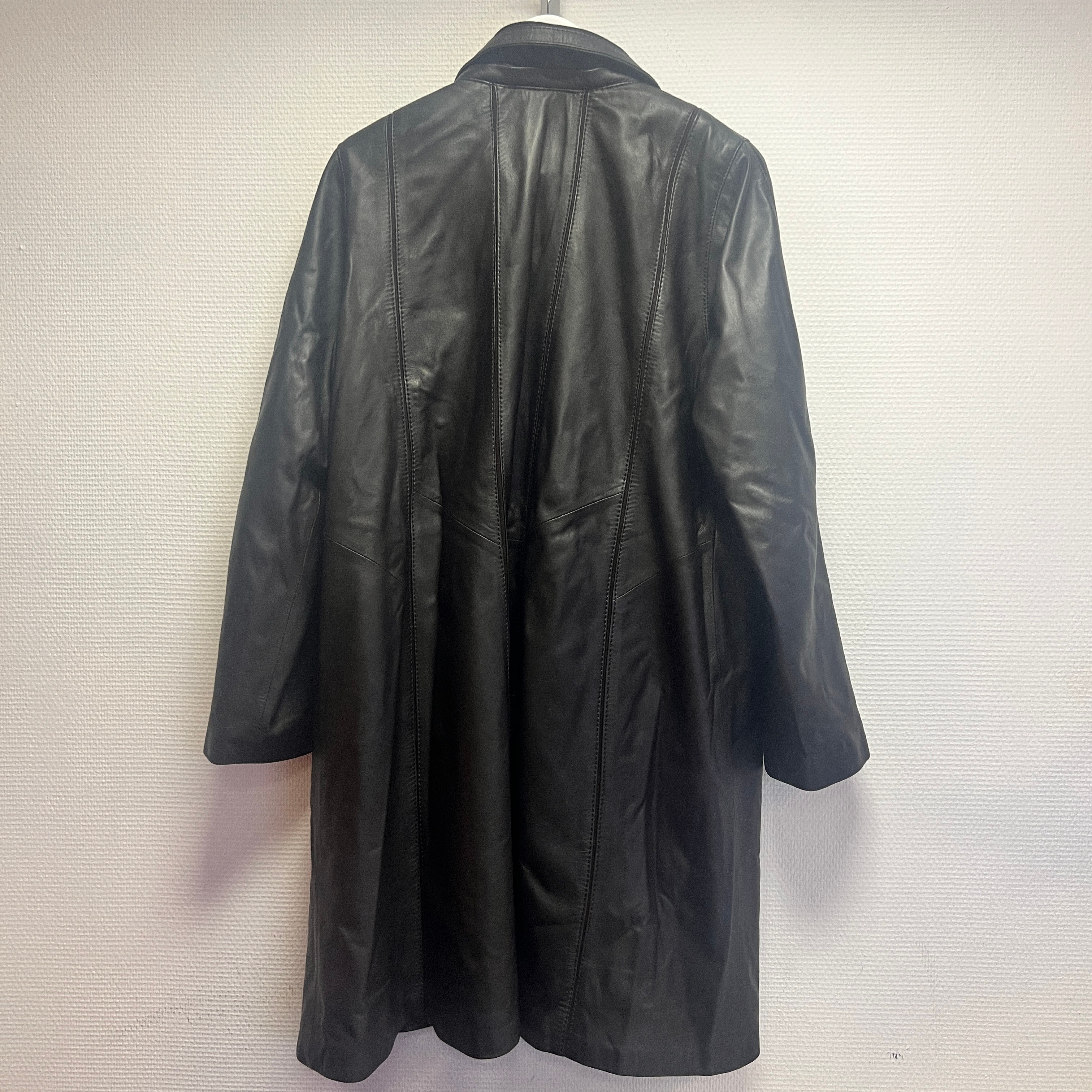 Voir photo 2 de Forestland - Veste longue vintage - Cuir noir - Femme - Taille L Forestland - Veste longue vintage - Cuir noir - Femme - Taille L Très bon état - Vue 2 -