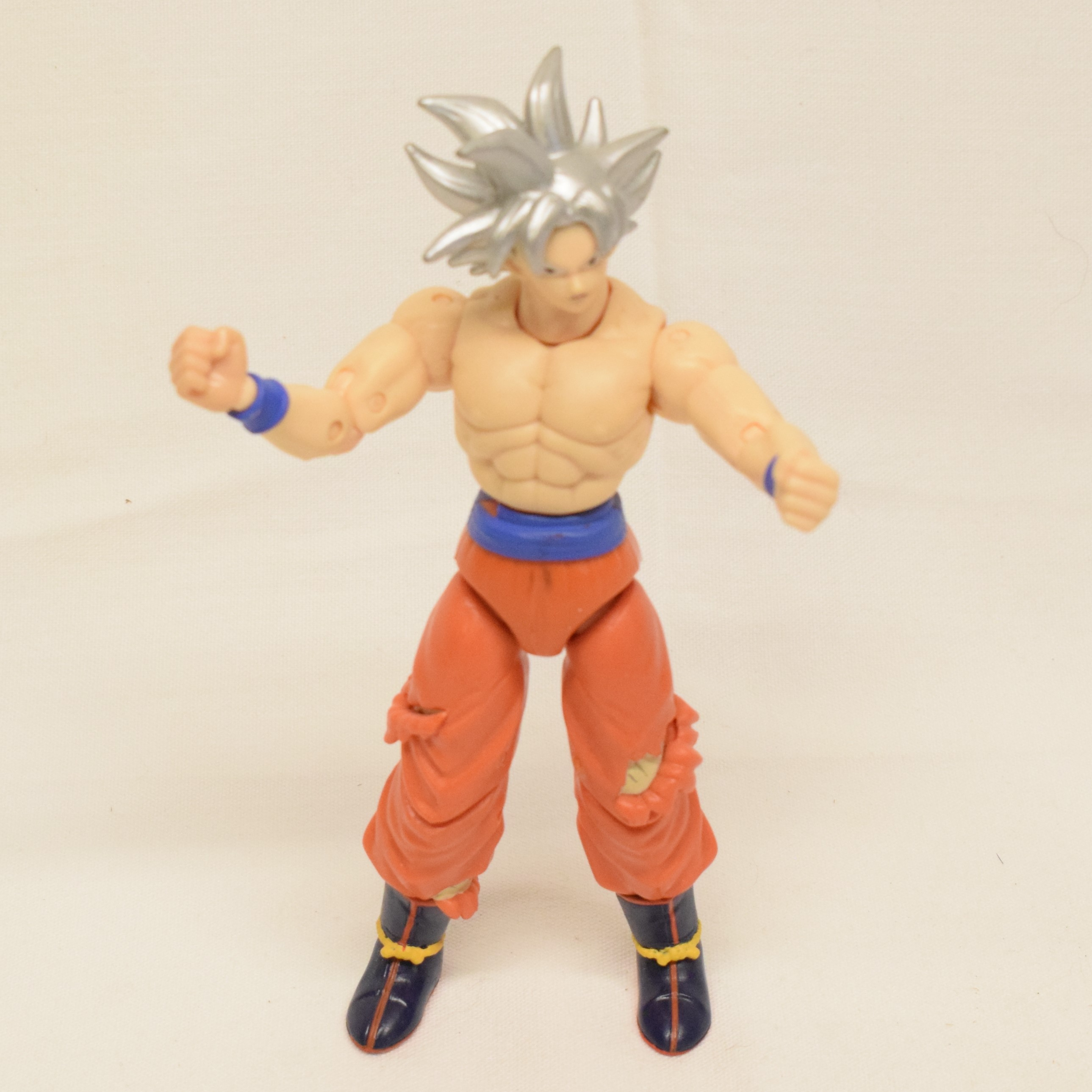 Voir photo 2 de Lot de trois figurines issues de l'univers Dragon Ball Z BS/ S. /TA Lot de trois figurines issues de l'univers Dragon Ball Z BS/ S. /TA Bon état - Vue 2 -