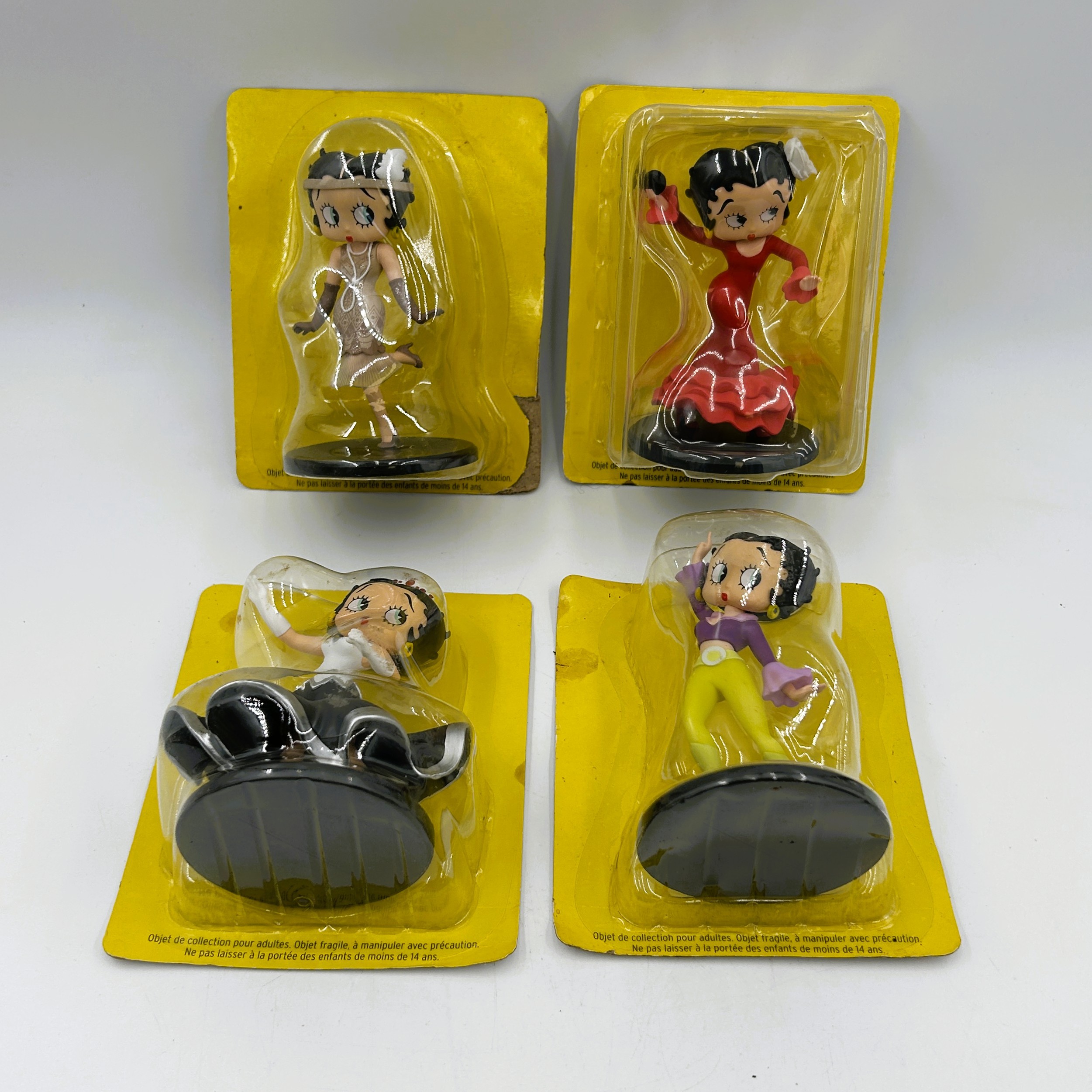 Voir photo 2 de Betty Boop – Lot 4 figurines “Danse” Hachette sous blister Betty Boop – Lot 4 figurines “Danse” Hachette sous blister Bon état - Vue 2 -