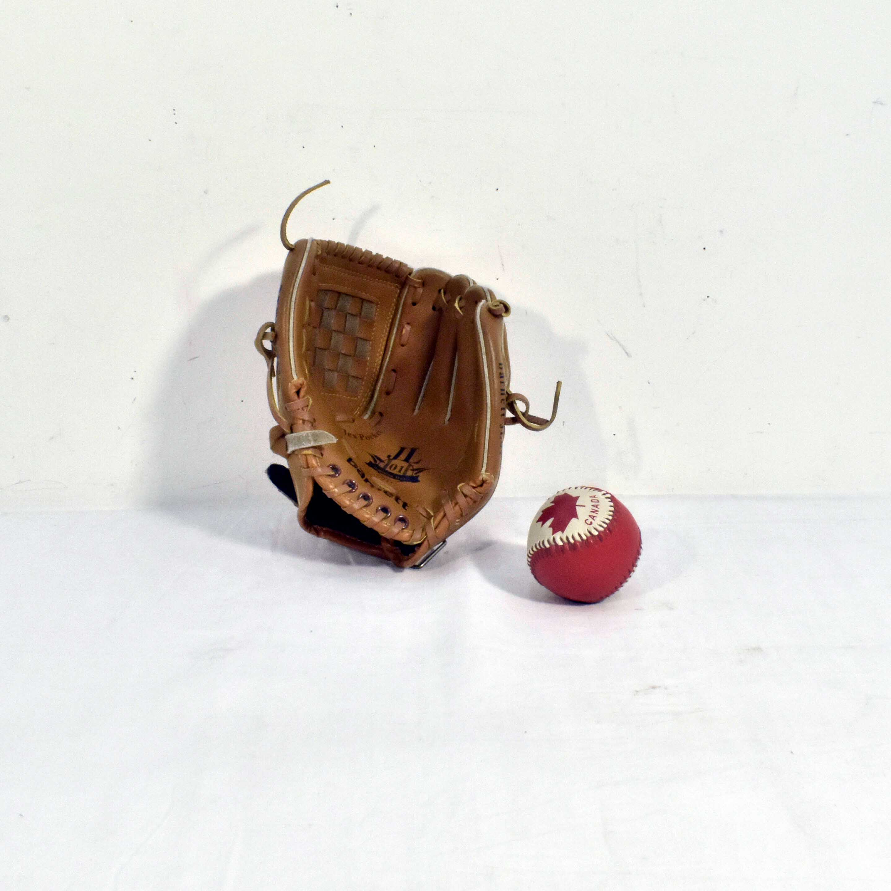 Voir photo 3 de Gant de Base Ball Gaucher Barnett® JL01 & Sa Balle Usagée Gant de Base Ball Gaucher Barnett® JL01 & Sa Balle Usagée - Vue 3 -
