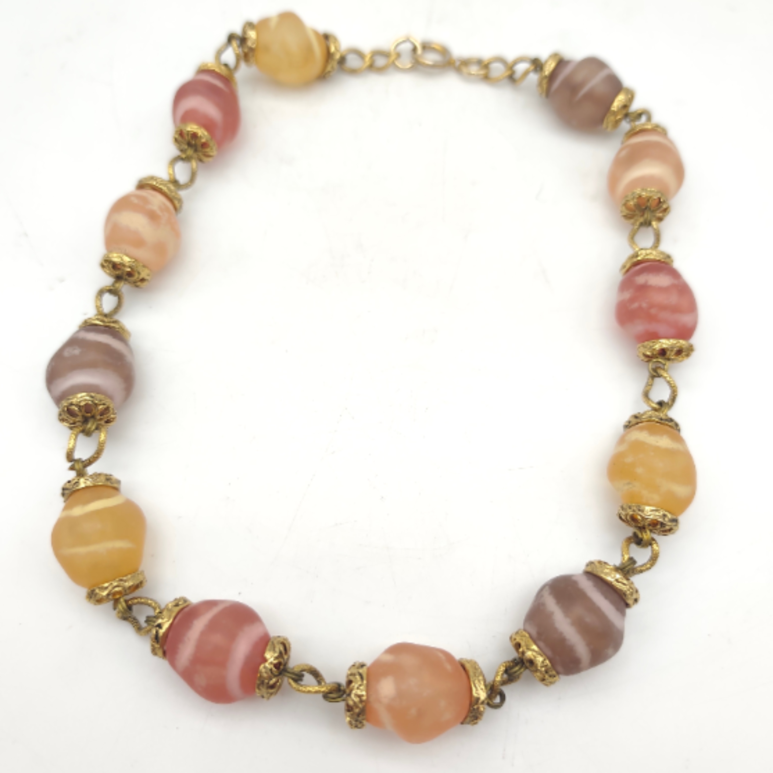 Voir photo 2 de Collier verre et métal doré. Collier verre et métal doré. - Vue 2 -