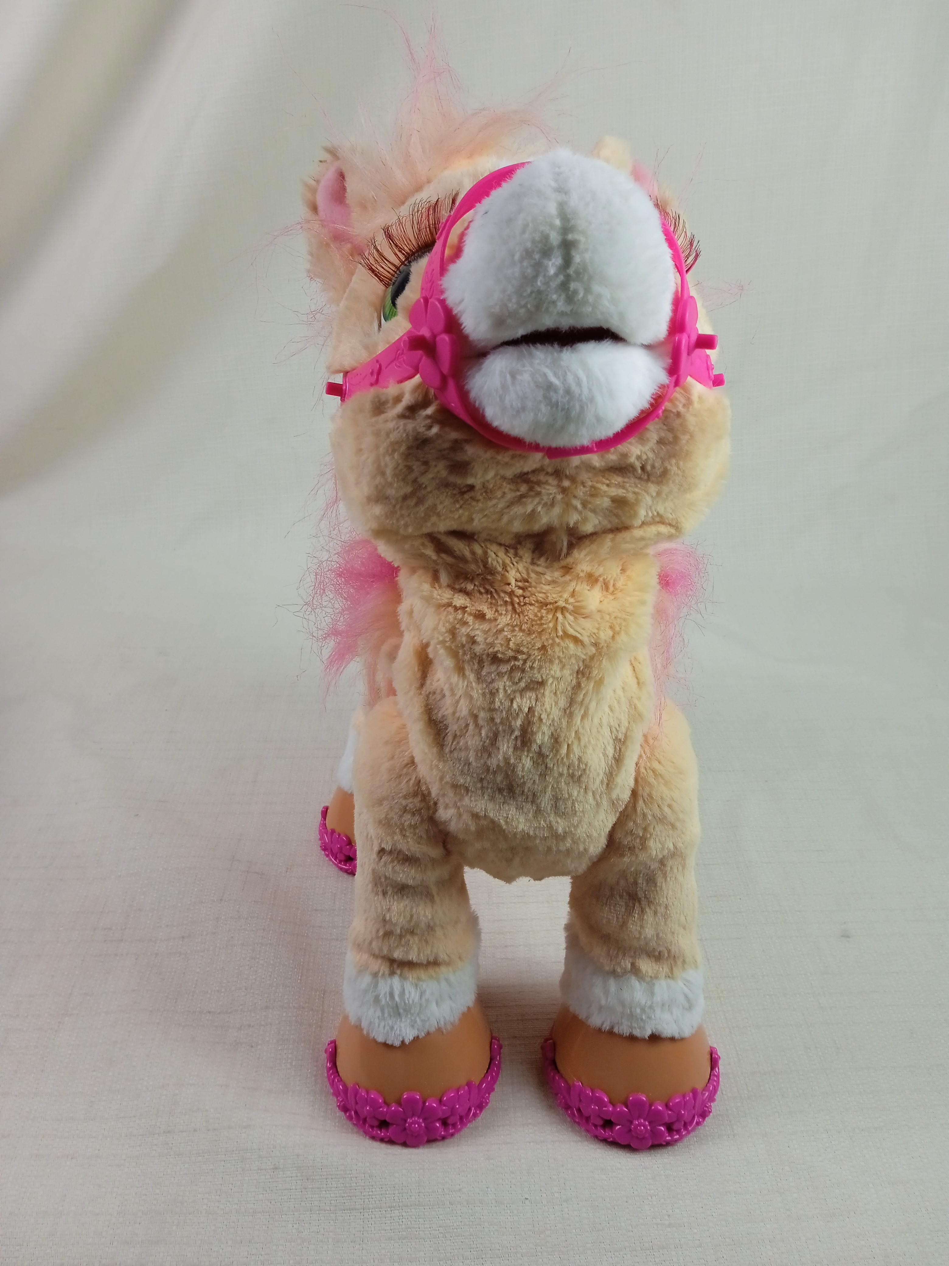 Voir photo 6 de Peluche électronique MonPoney Cinnamon avec sons et réactions, dès 4 ans , de la marque FurReal Peluche électronique MonPoney Cinnamon avec sons et réactions, dès 4 ans , de la marque FurReal Bon état - Vue 6 -