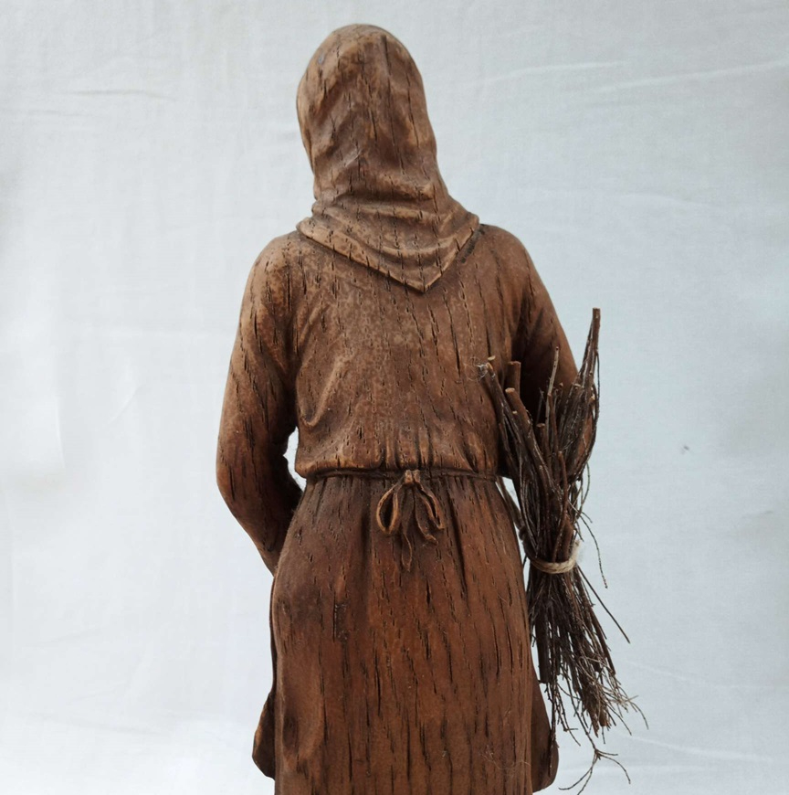 Grand santon en bois. Femme au fagot - Photo 2