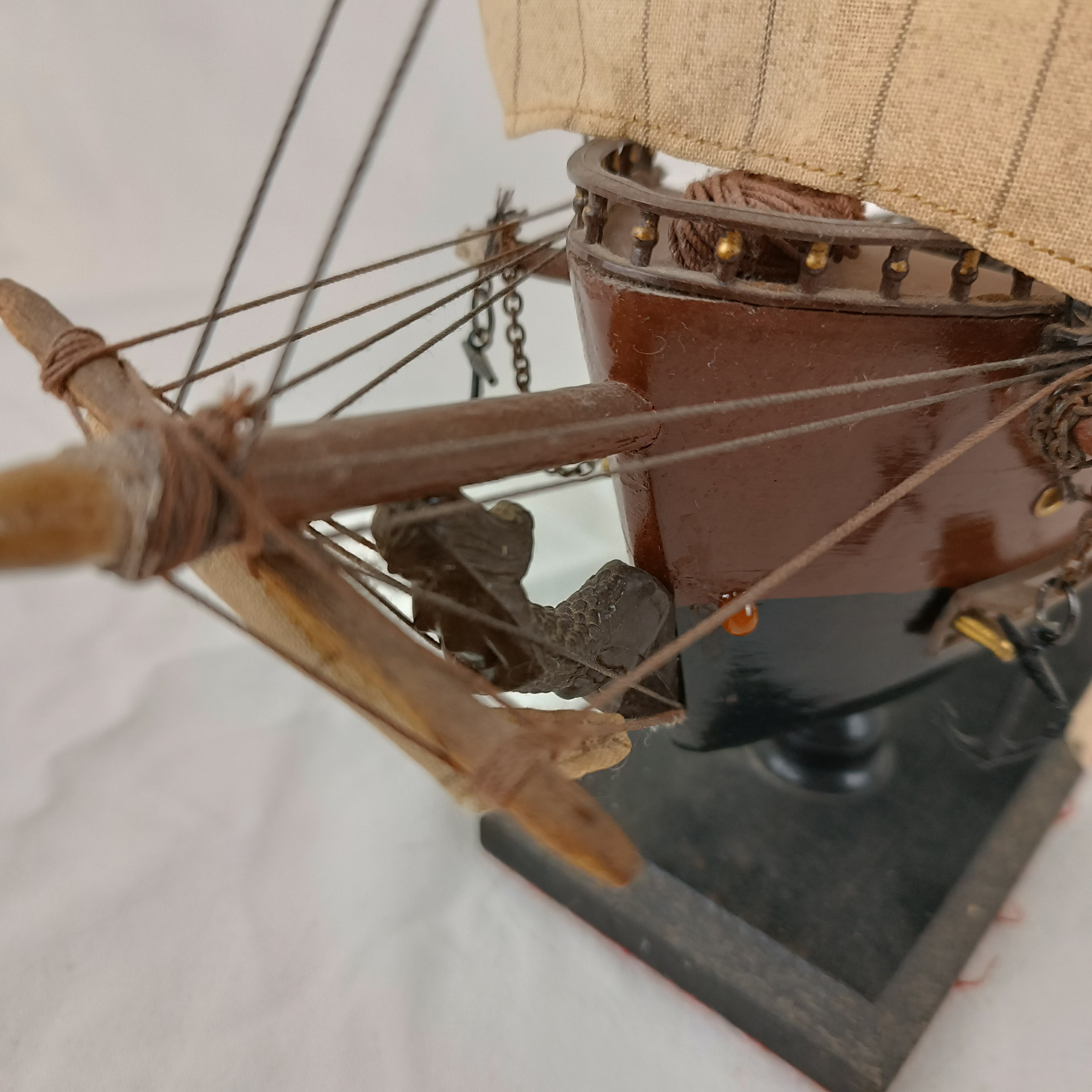 Maquette de bateau en bois, Caravelle espagnole du 15ème siècle, fabriquée en Espagne État correct - Vue 15 - 
