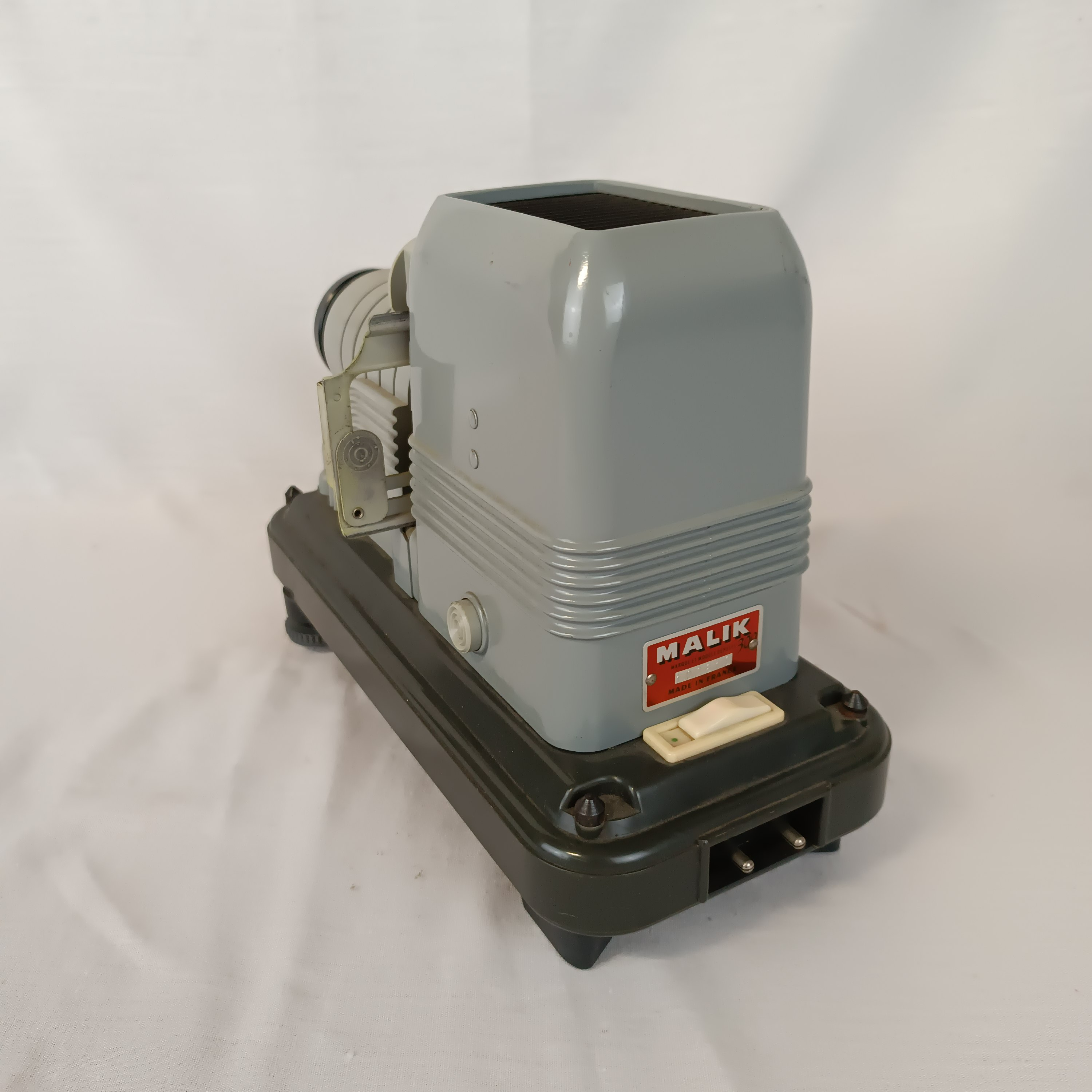 Ancien projecteur de diapositives MALIK (110 / 220 V) avec son cordon d'alimentation - Photo 3