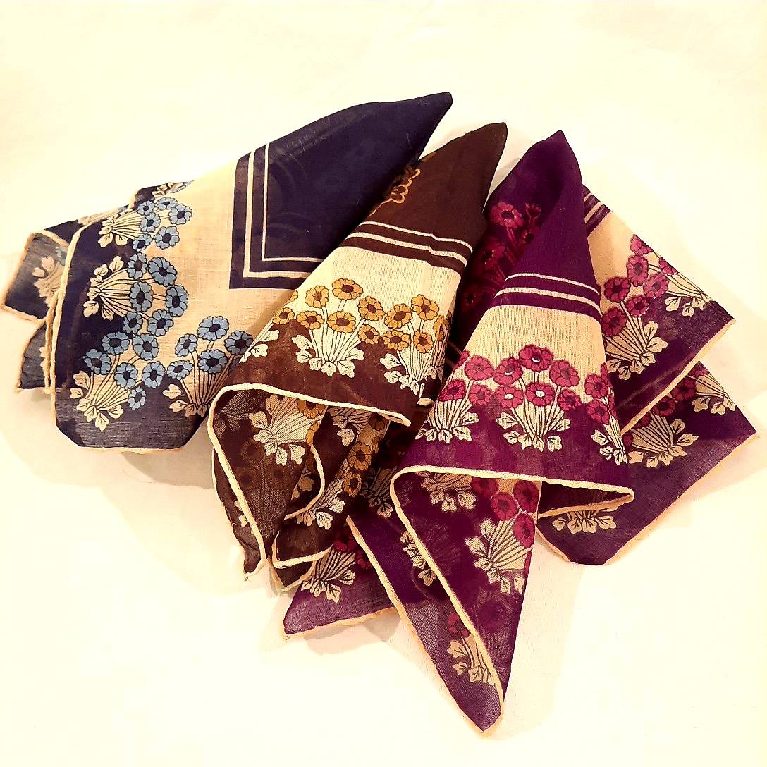 Voir photo 7 de Lot de 3 pochettes assorties coton fleuri Lot de 3 pochettes assorties coton fleuri Comme neuf - Vue 7 -