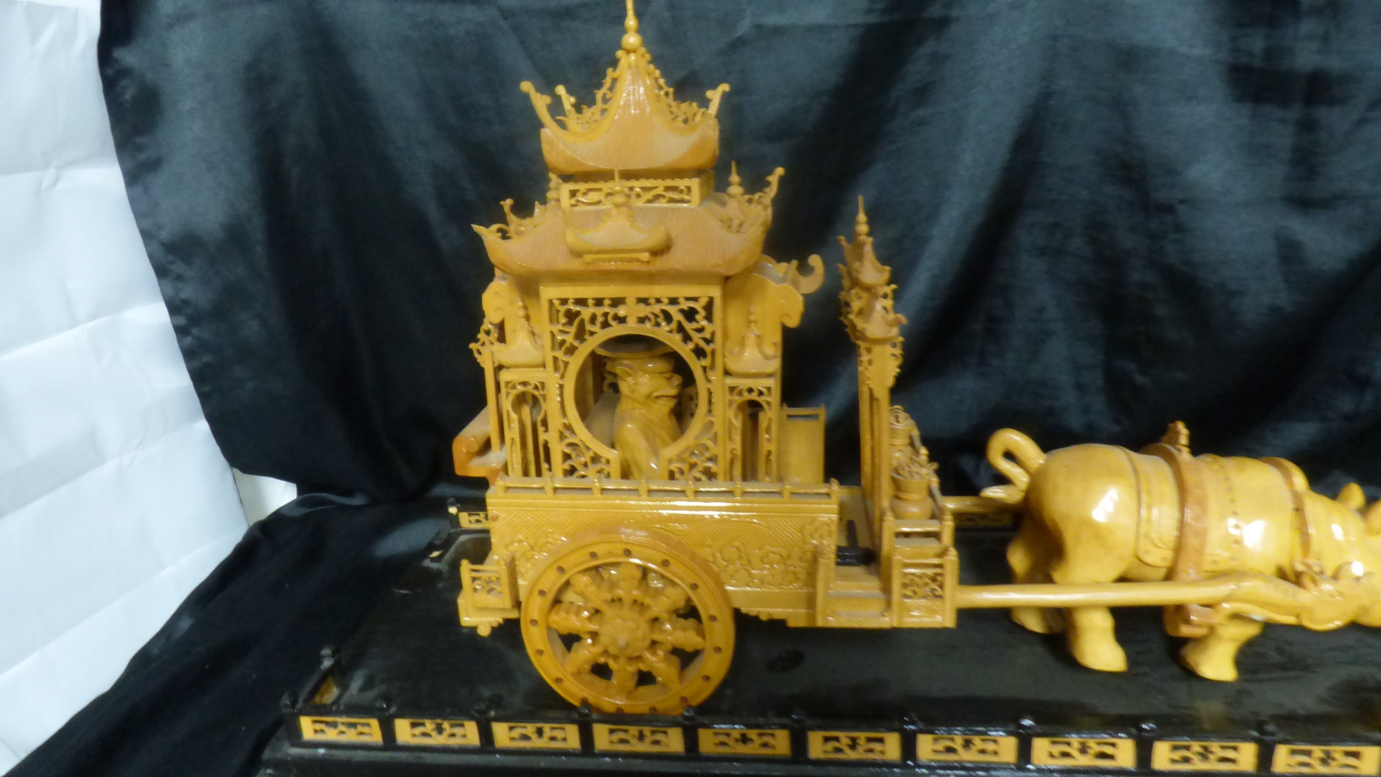 Diorama Chinois Rhinocéros tirant une calèche d'empereur - Photo 7