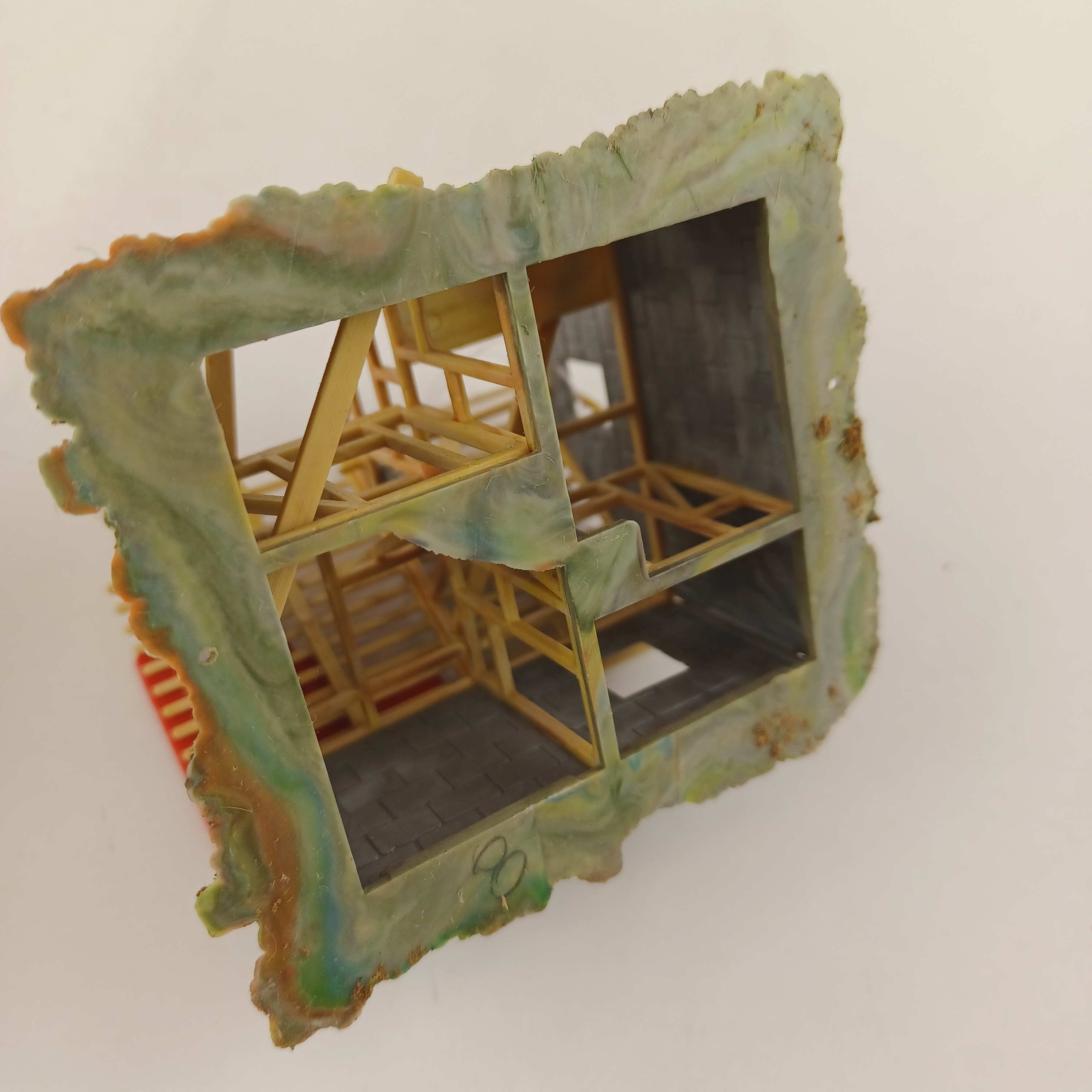 Voir photo 7 de Maquette de modélisme d'une maison en construction de 8x8x6 cm Maquette de modélisme d'une maison en construction de 8x8x6 cm Très bon état - Vue 7 -