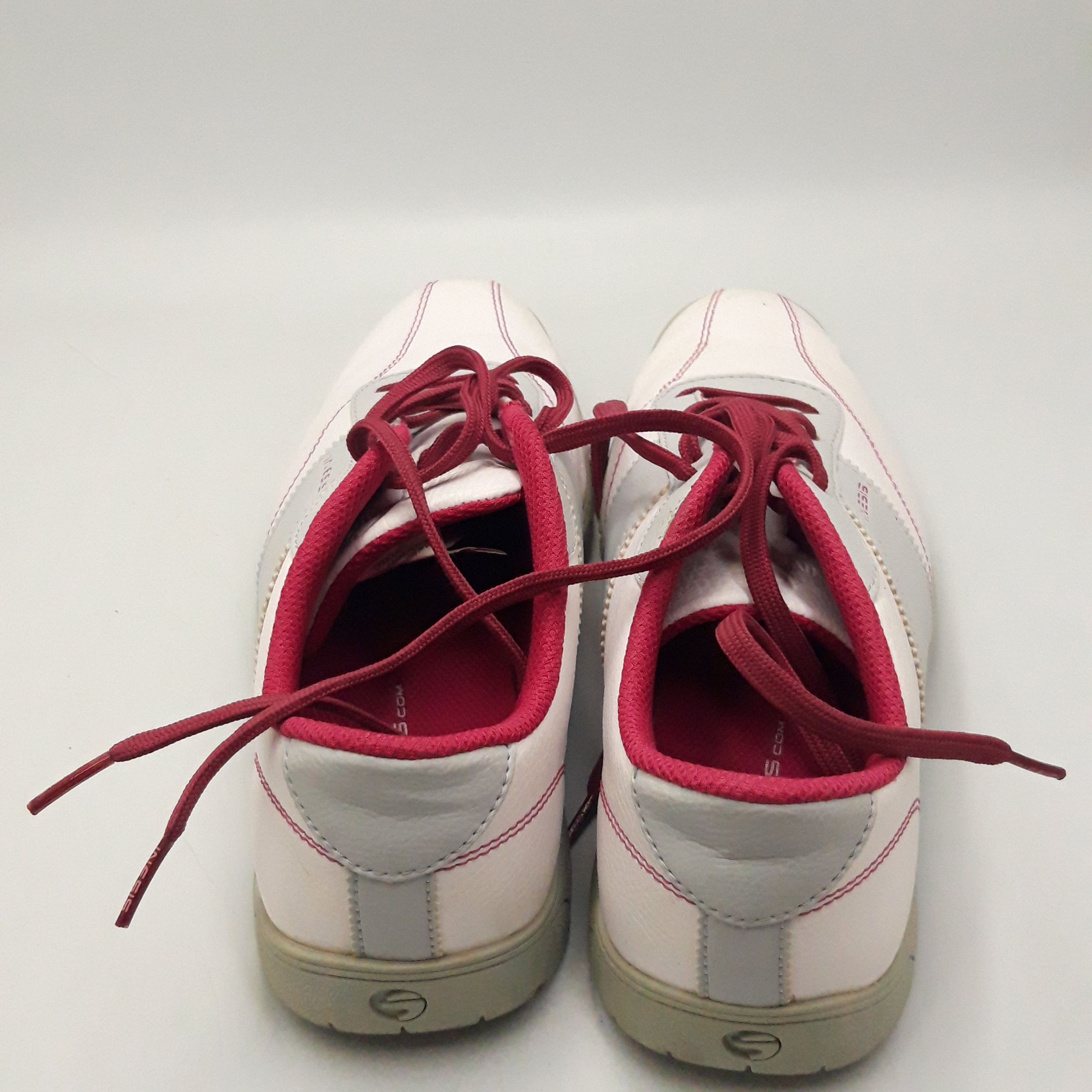 Voir photo 3 de Chaussures de golf pour femme de la marque 'Inesis' avec sacoche, pointure 40 Chaussures de golf pour femme de la marque 'Inesis' avec sacoche, pointure 40 Bon état - Vue 3 -