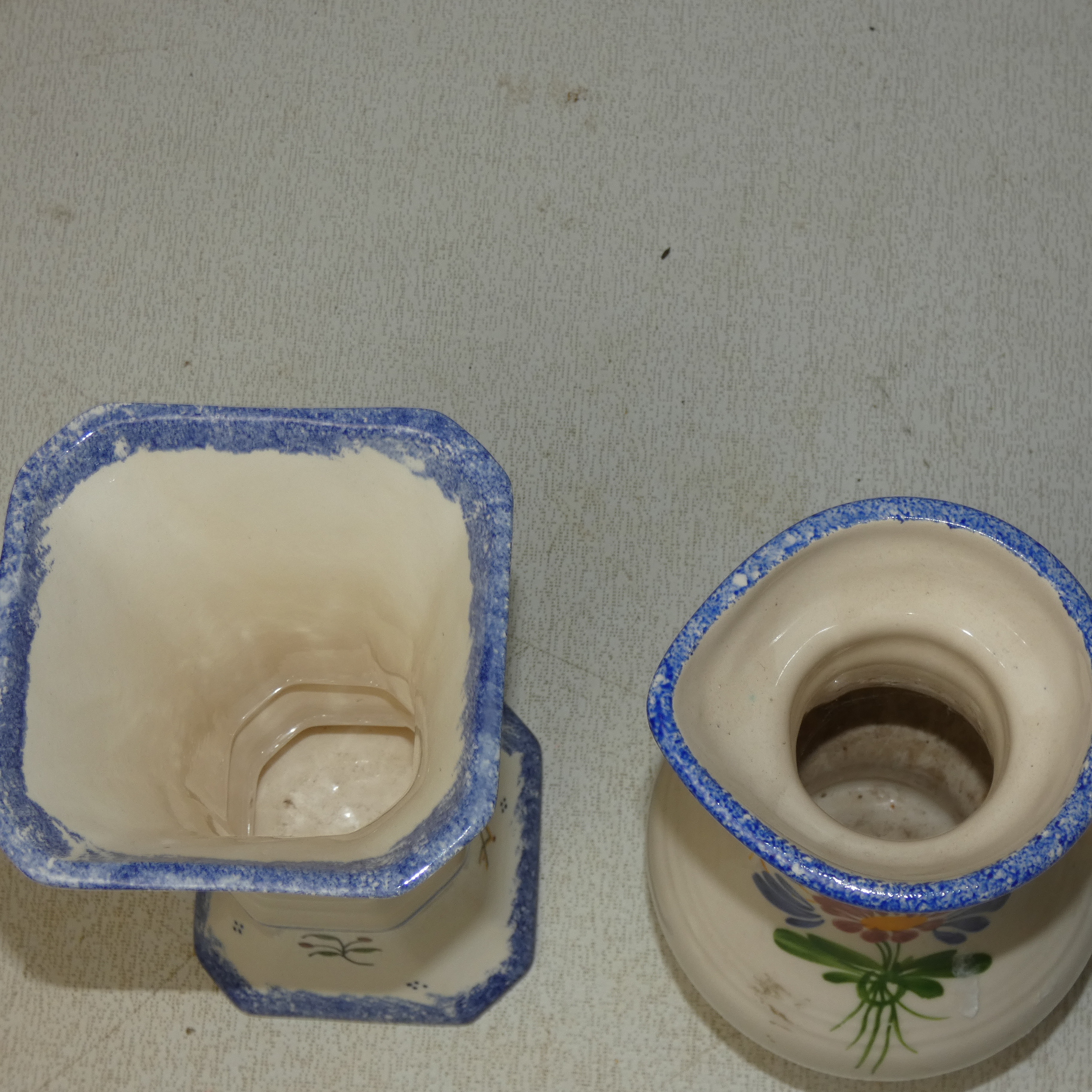 Ensemble  Pichet et Vase en Porcelaine avec une Décoration de Fleurs Fait Main État correct - Vue 10 - 