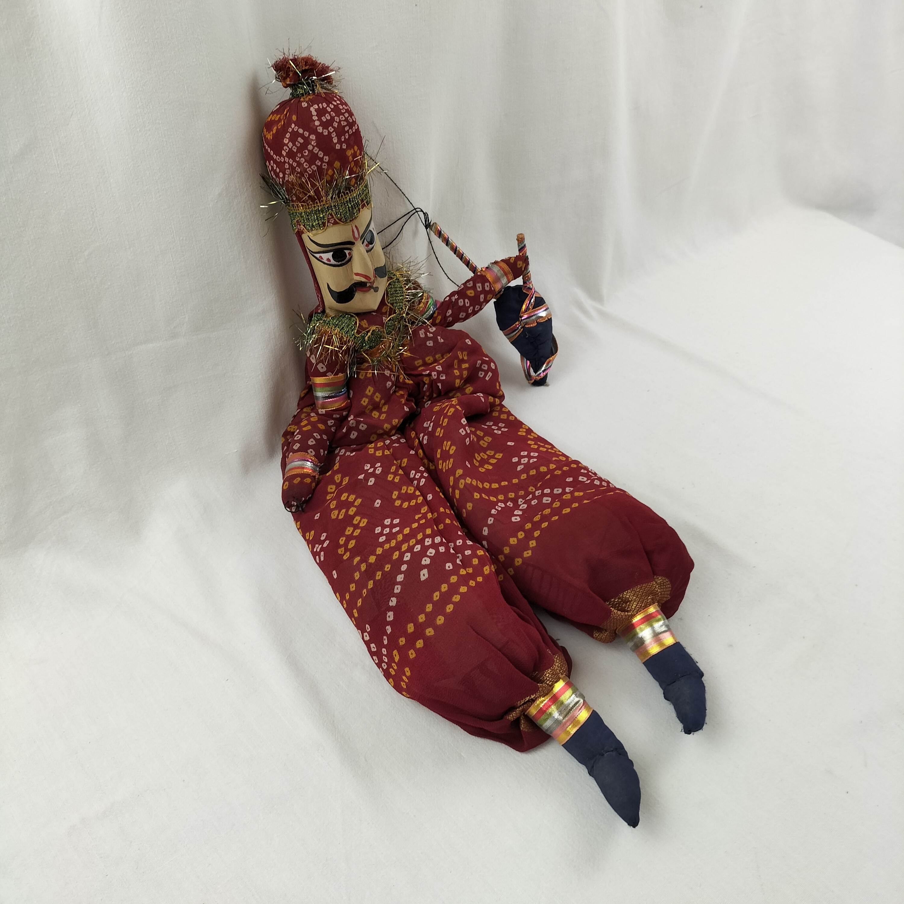 Grande marionnette Hindoue habit rouge - Photo 1
