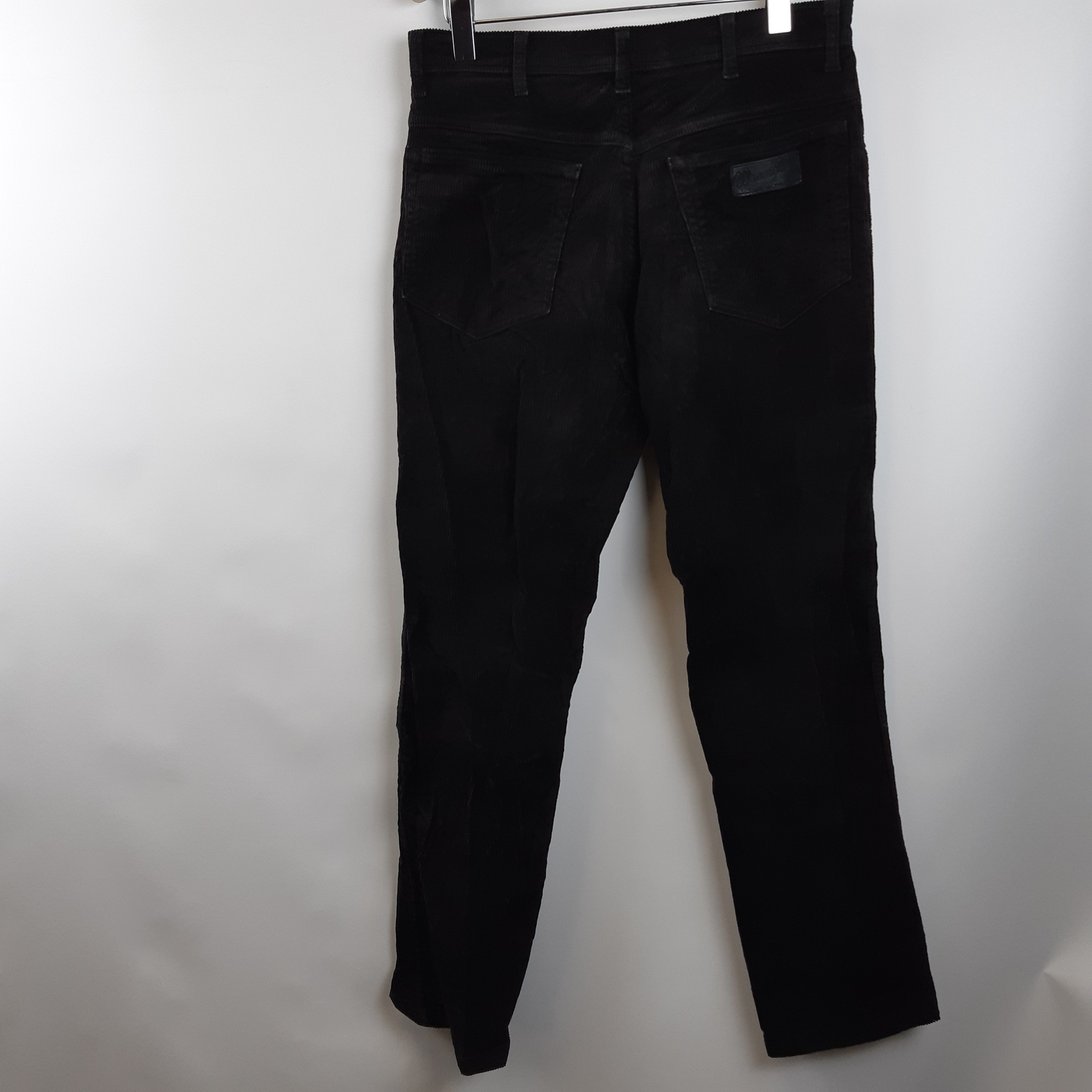 Voir photo 3 de Wrangler - Pantalon velours noir vintage coton Rare - Taille 42 Wrangler - Pantalon velours noir vintage coton Rare - Taille 42 Très bon état - Vue 3 -