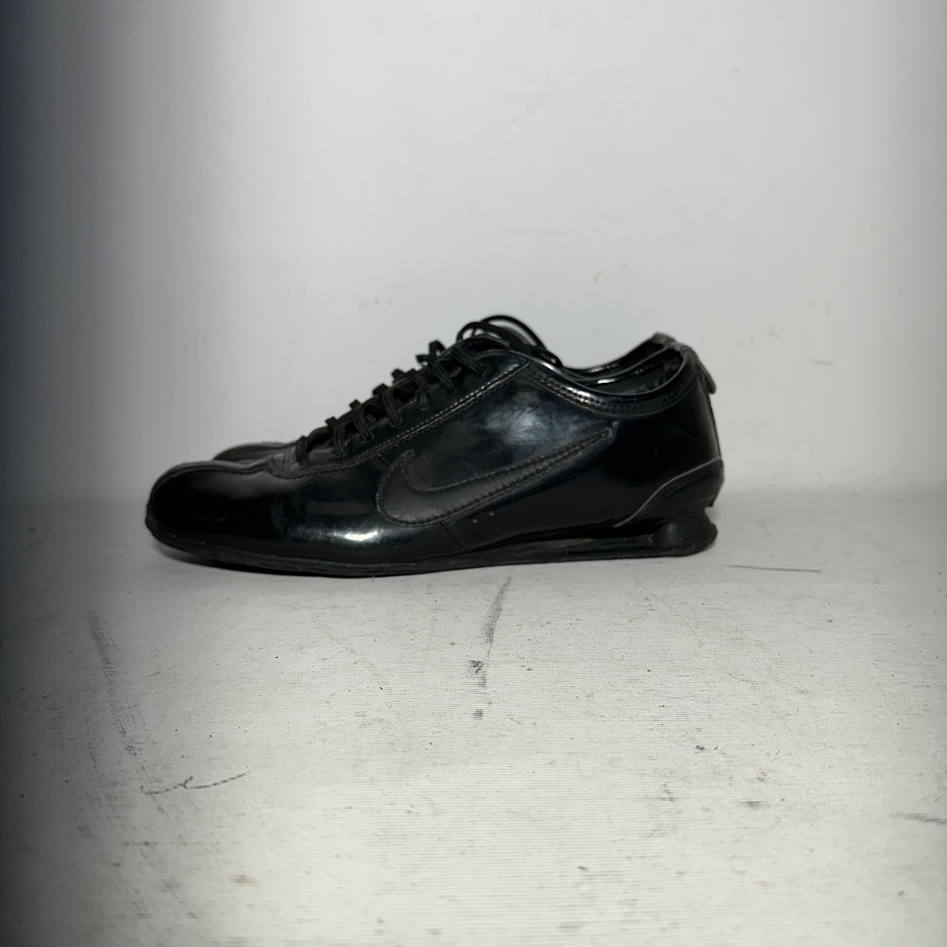 Voir photo 4 de Chaussures - Nike - Shox - Noires - Pointure 38 Chaussures - Nike - Shox - Noires - Pointure 38 Très bon état - Vue 4 -