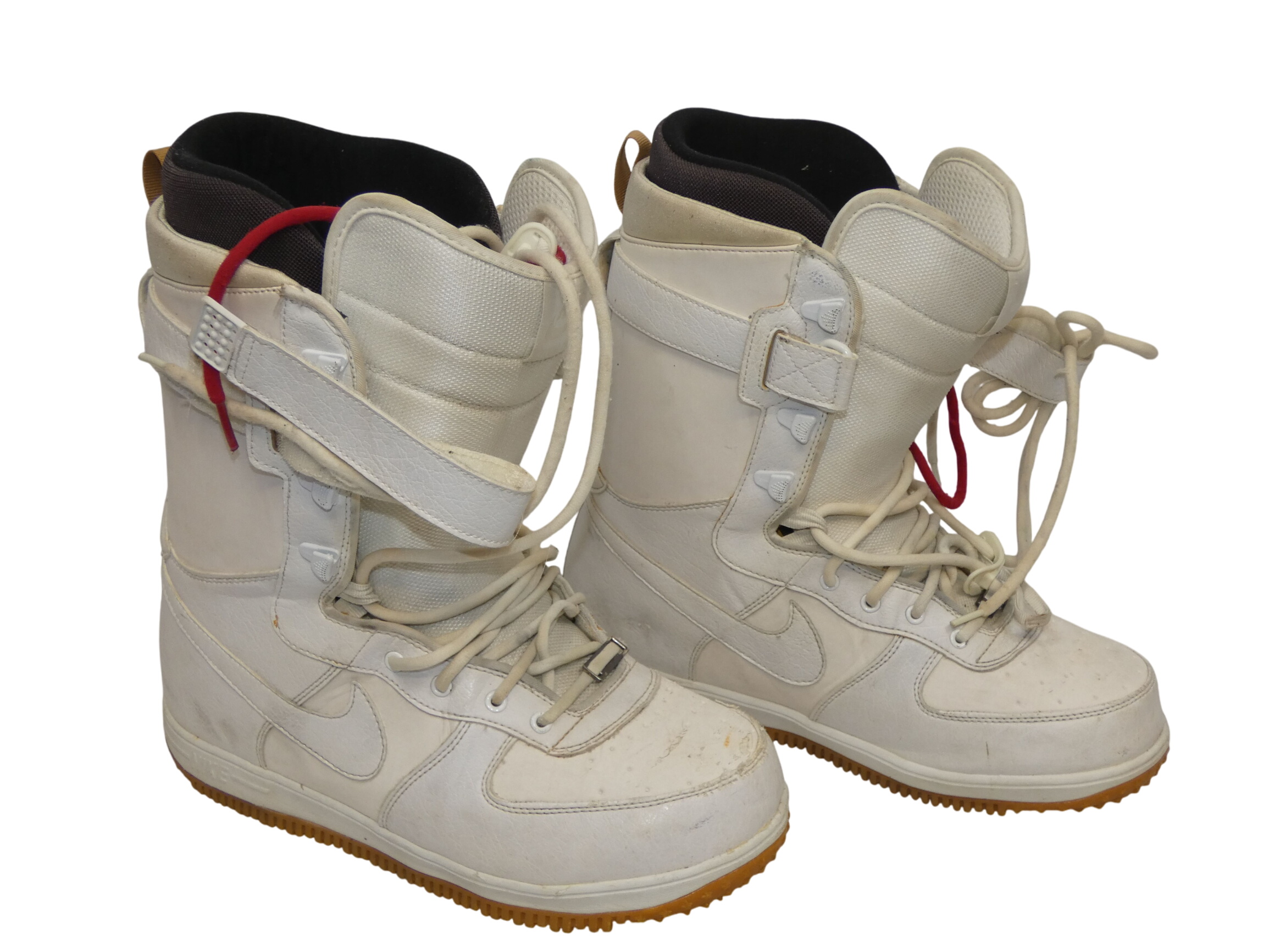 Bottes de Snowboard NIKE blanches Taille 45 Bon état -  reconditionné disponible sur Label Emmaüs