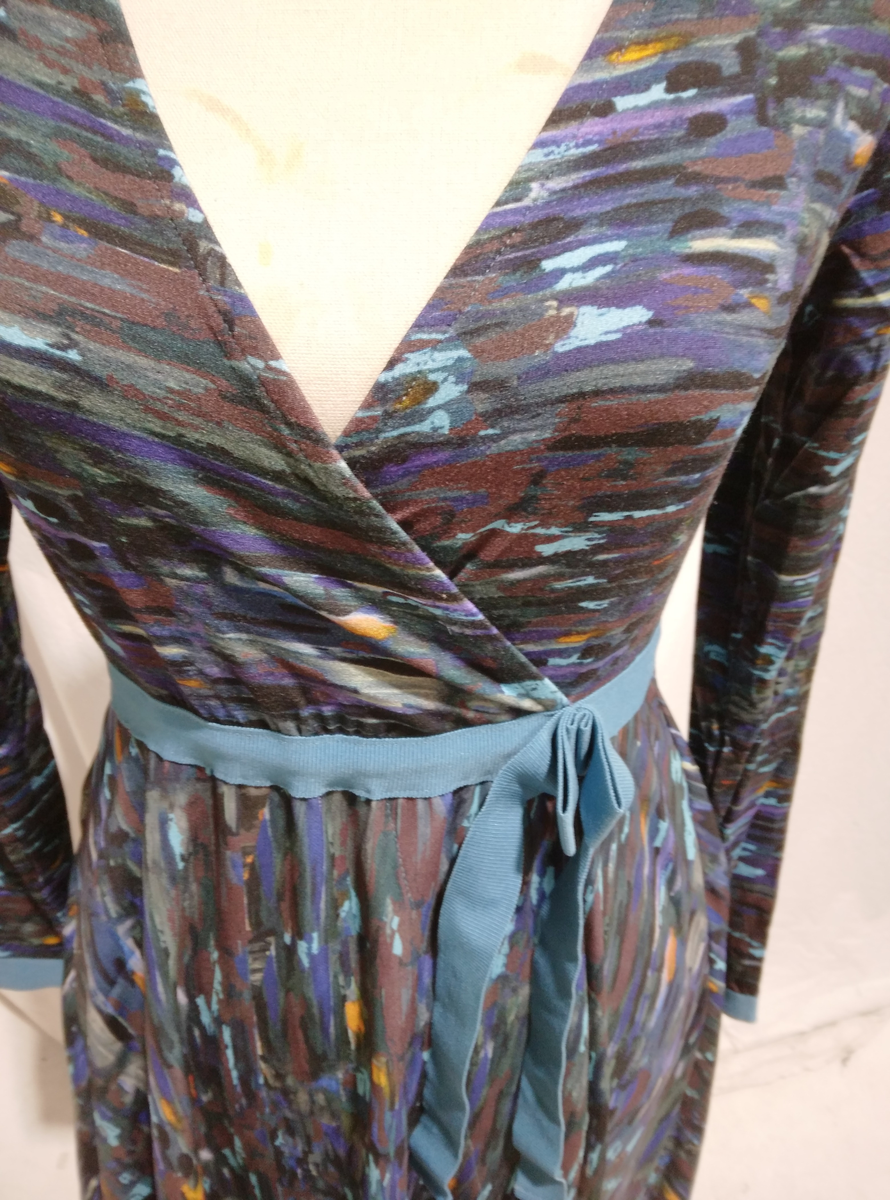 Voir photo 6 de Robe cache - cœur multicolore, Paul Brial - 1 Robe cache - cœur multicolore, Paul Brial - 1 Comme neuf - Vue 6 -