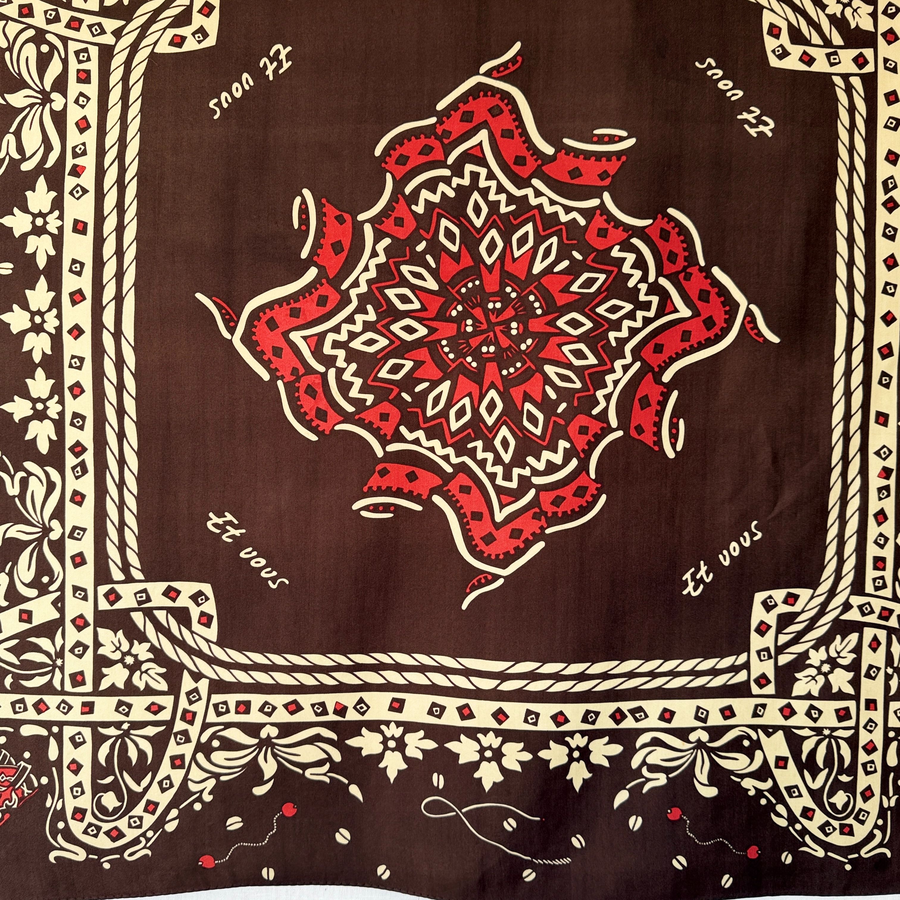Foulard en soie naturelle - ourlet roulé à la main Bon état - Vue 2 - 