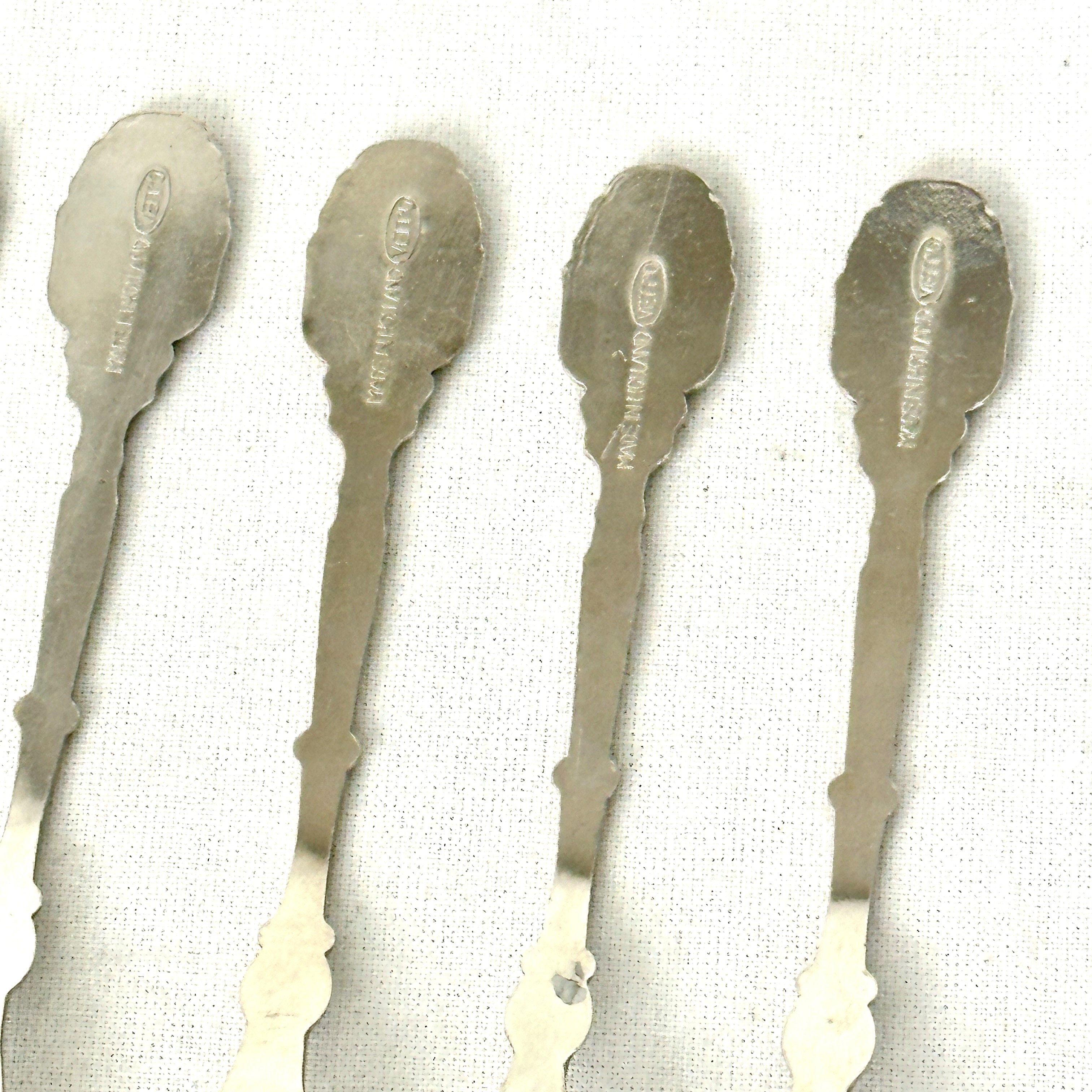 Grande fourchette de service en métal argenté et argent massif, vers
