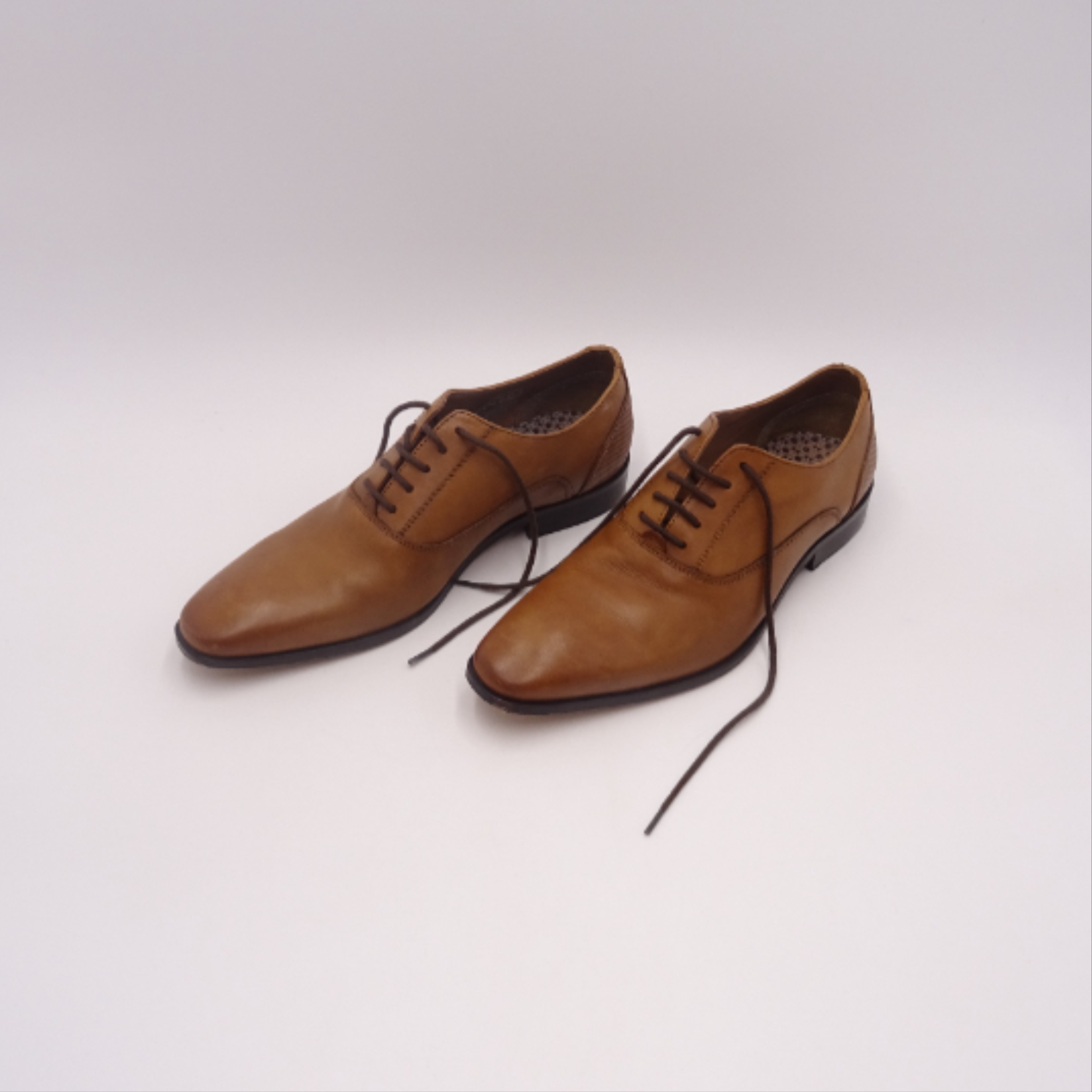 Voir photo 3 de Paire de chaussure homme pointure 42. Paire de chaussure homme pointure 42. Très bon état - Vue 3 -