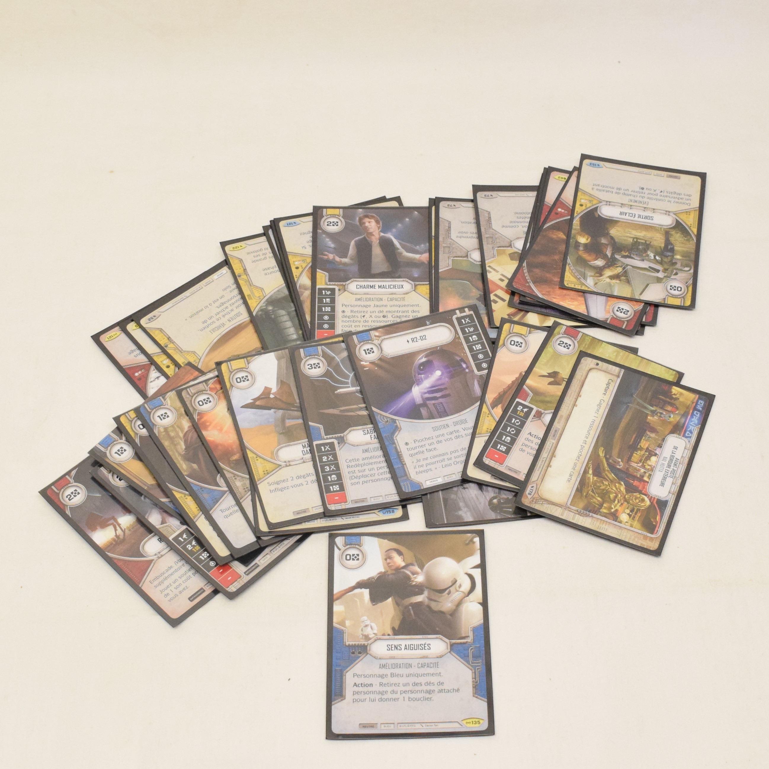 Lot Star War Destiny avec deux boites de 18 dés un étui de transport et 68 cartes de jeux État correct - Vue 6 - 