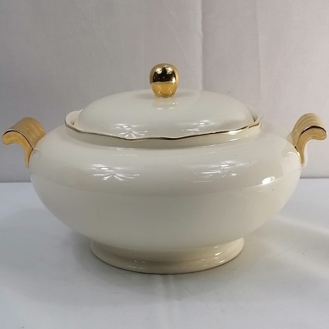 Acheter Soupière en faïence Villeroy et Boch déco État correct - 26,00 € Soupière en faïence Villeroy et Boch déco État correct - reconditionné disponible sur Label Emmaüs