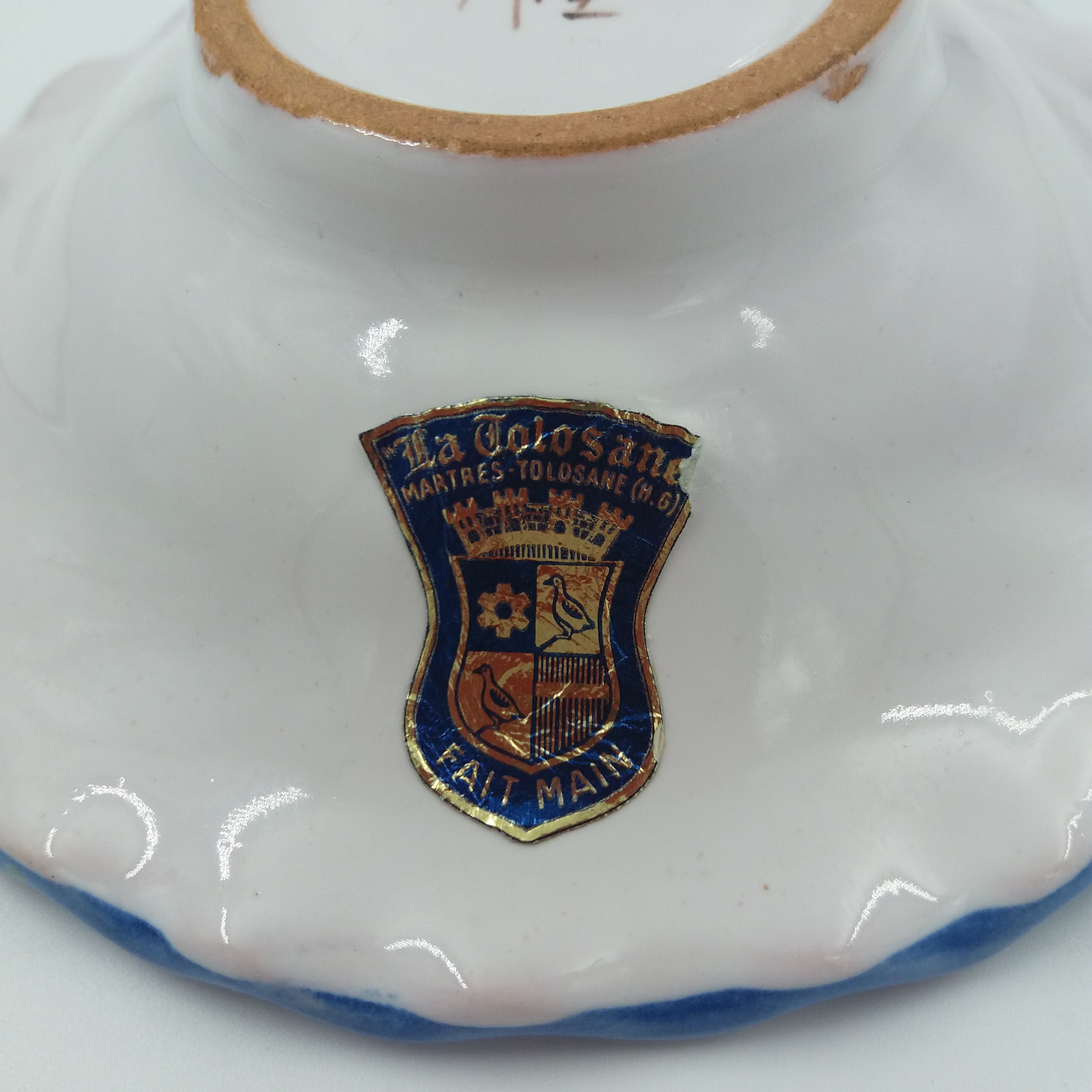 Coupelle en faïence de Martres Tolosane fait main décor vieux Moustiers. Motif oiseau bleu. Très bon état - Vue 4 - 