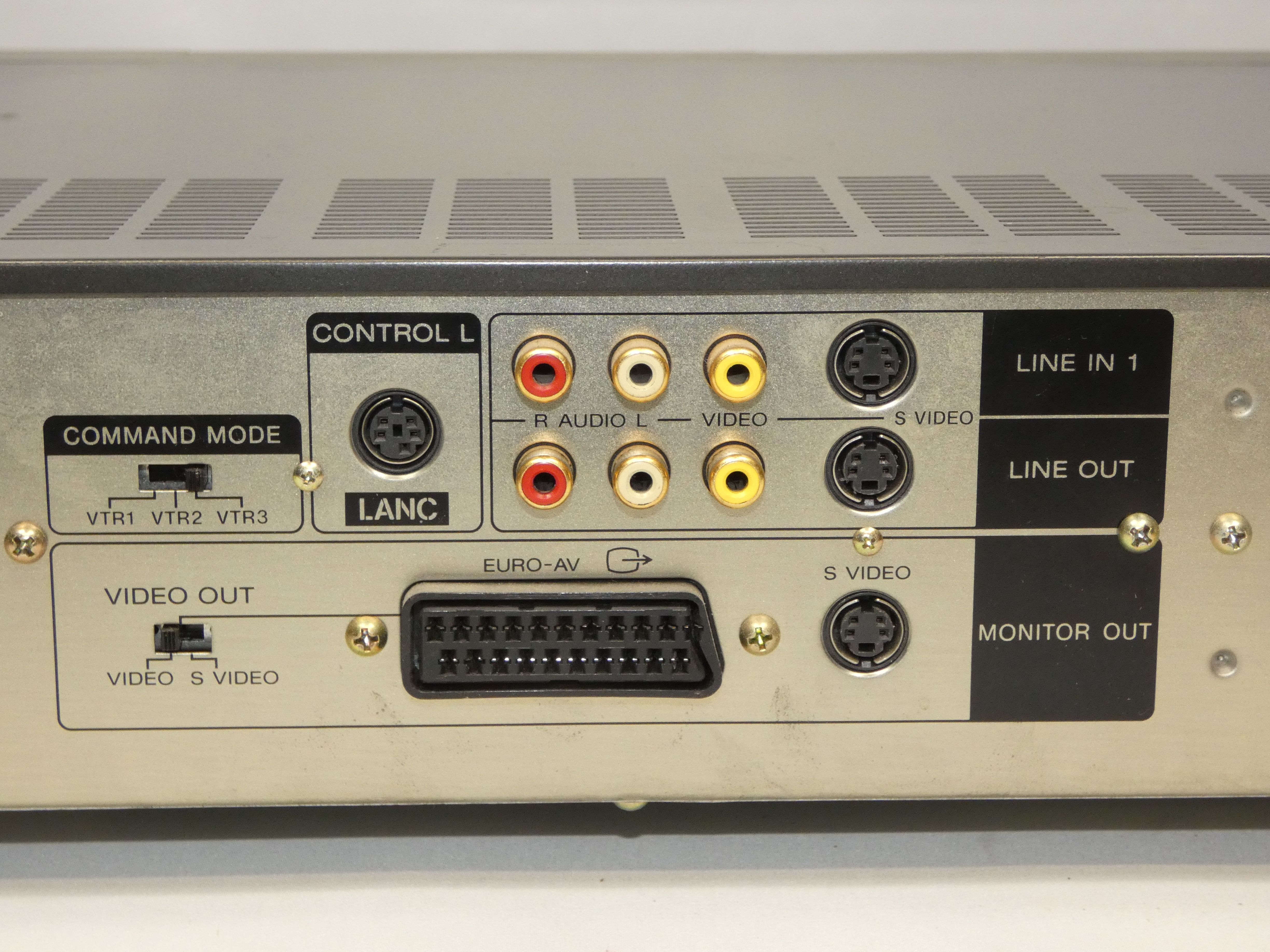 SONY enregistreur vidéo cassette EV S1000B video8 Hi8 - Très bon état - Photo 10