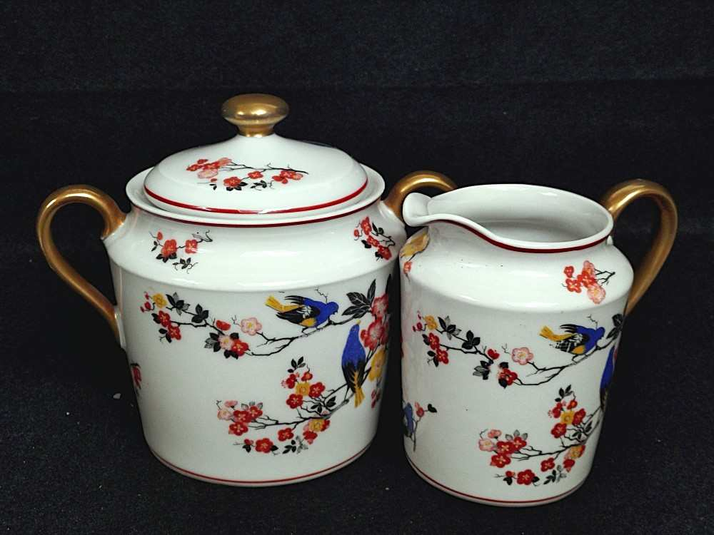 Petit pichet et son sucrier en porcelaine de Limoges, décor japonisant. - Photo 0