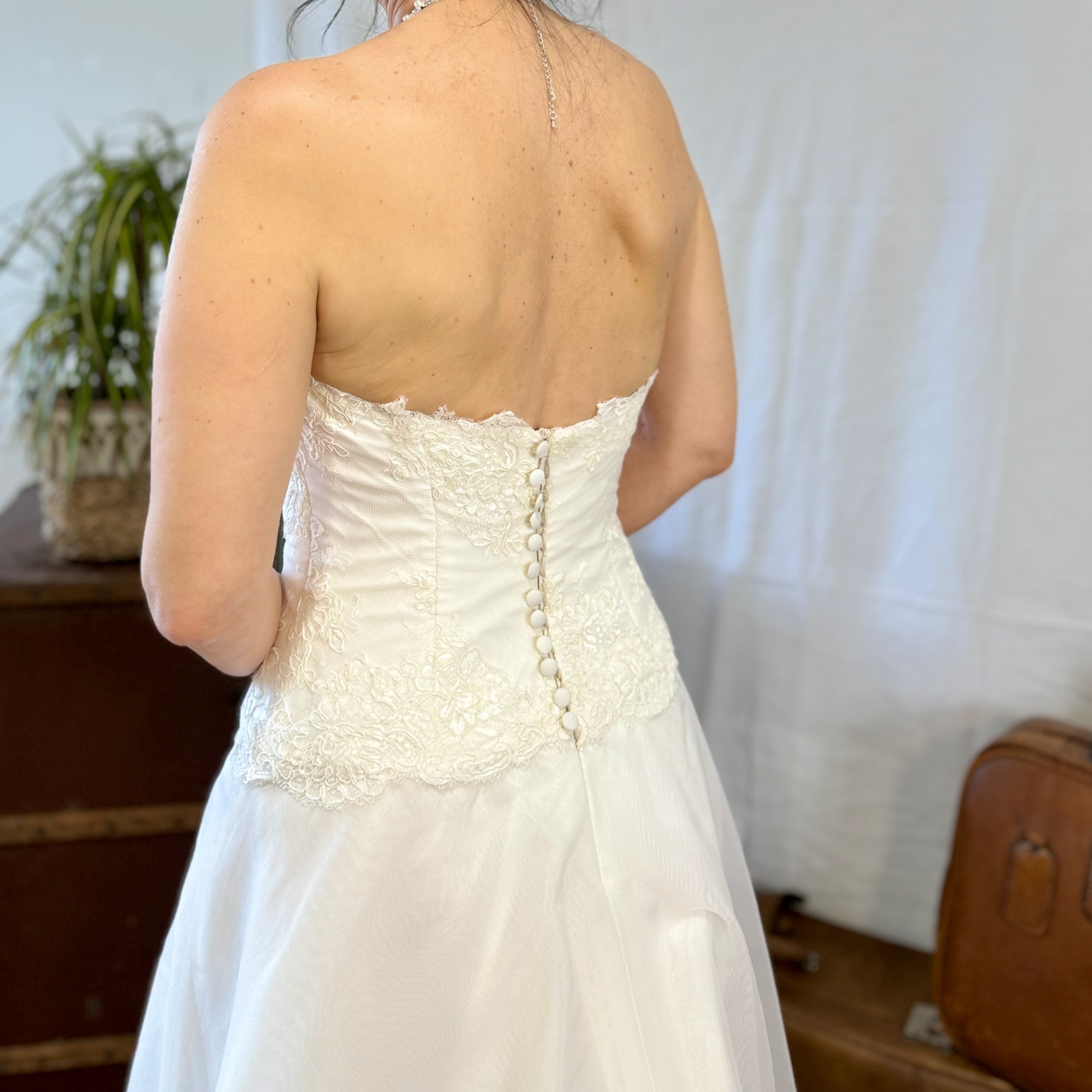 Voir photo 2 de Robe de mariée - Créations Bochet style classique Robe de mariée - Créations Bochet style classique Très bon état - Vue 2 -