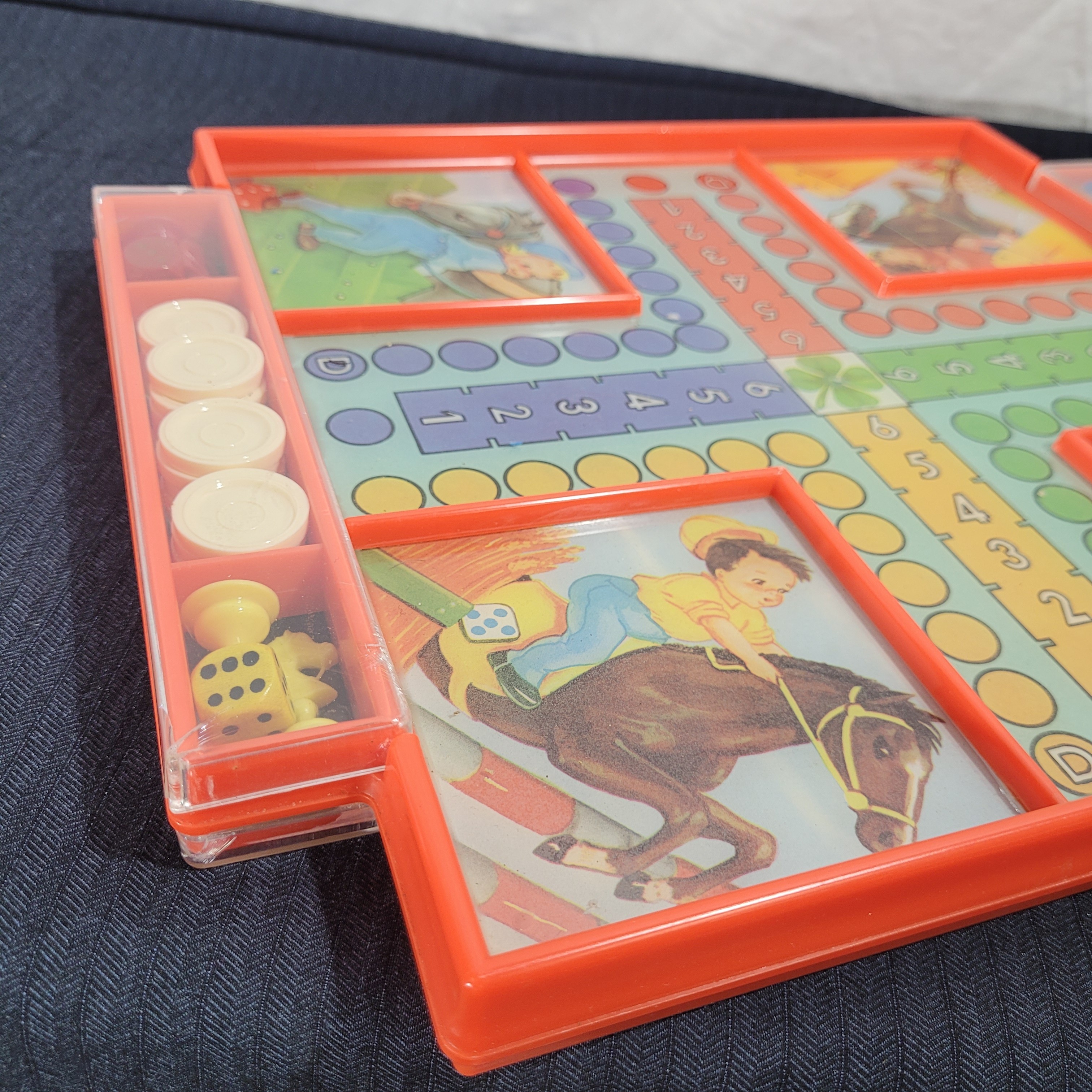 Jeux de Petits Chevaux et Dames vintage 70's-80's - Grand Plateau Très bon état - Vue 6 - 