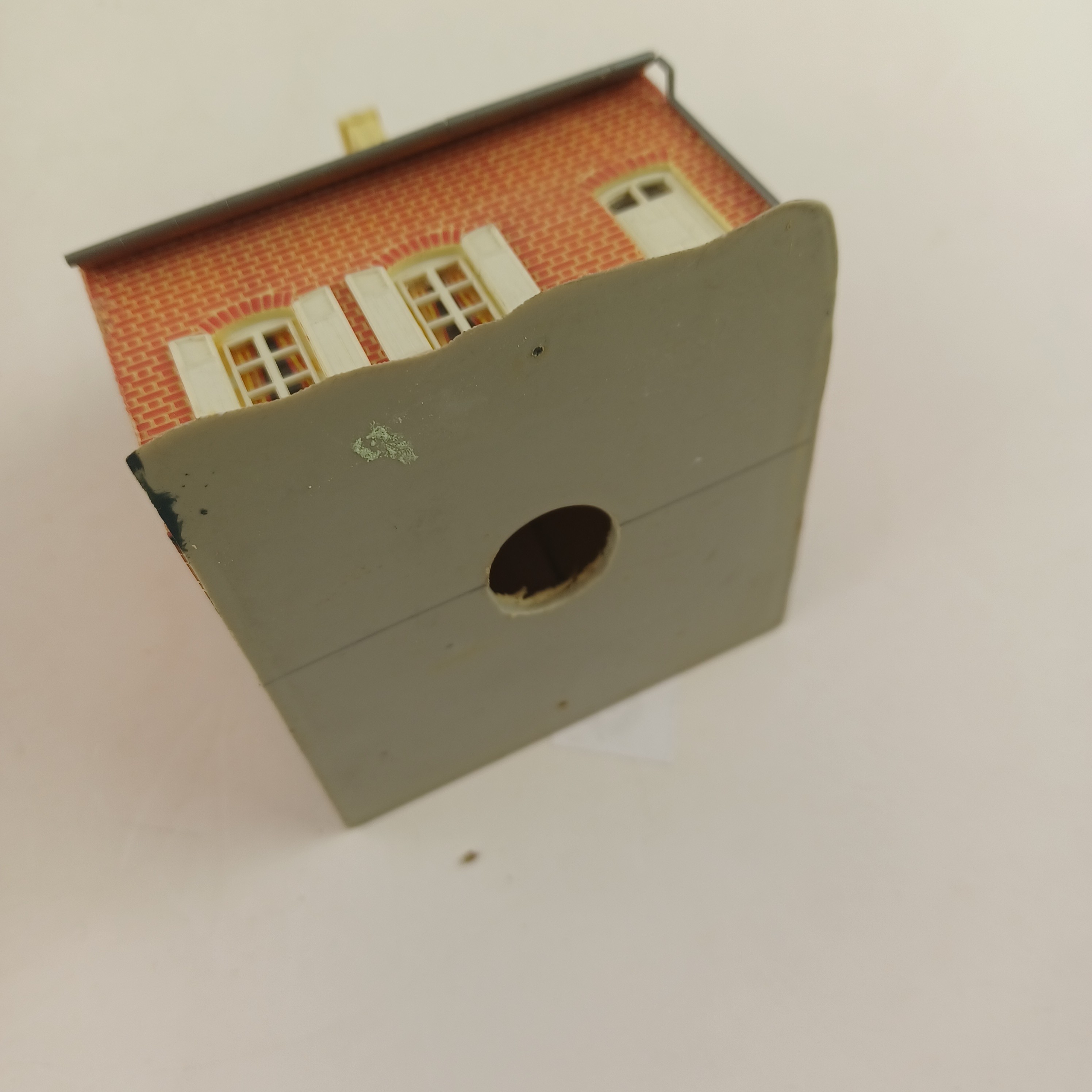 Maquette de modélisme d'une maison en brique rouge de 7x8x8 cm Très bon état - Vue 7 - 