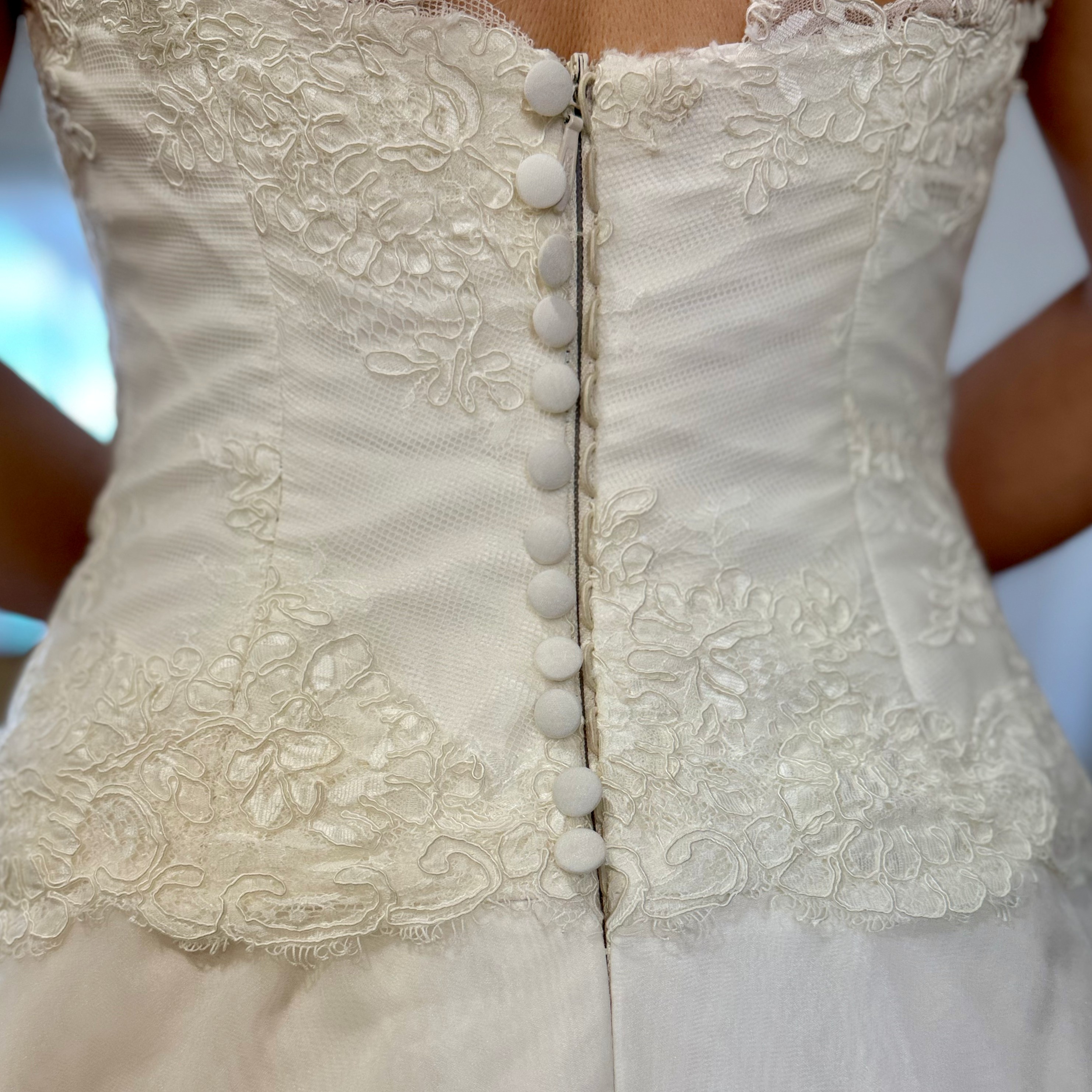 Voir photo 10 de Robe de mariée - Créations Bochet style classique Robe de mariée - Créations Bochet style classique Très bon état - Vue 10 -