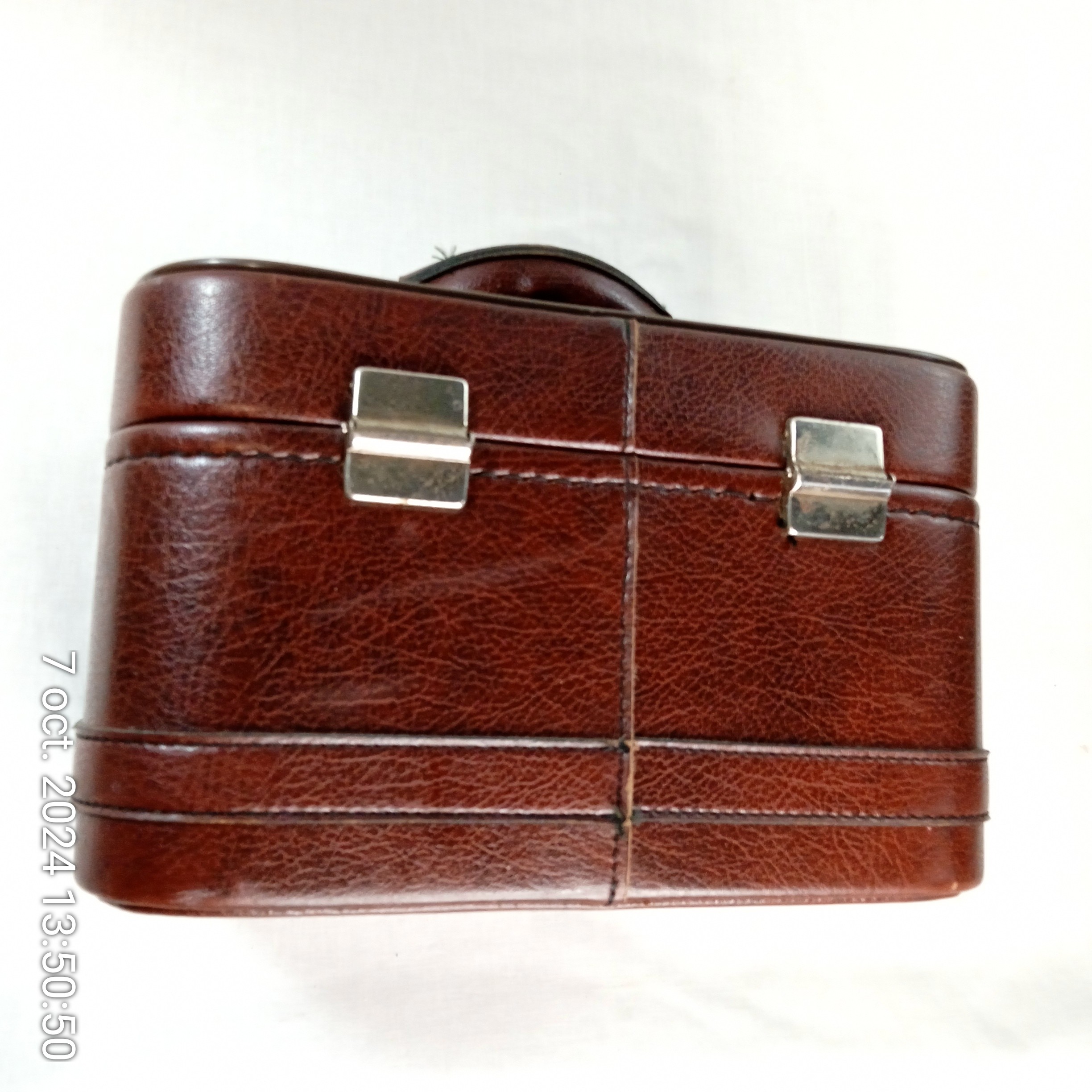 Vanity case rigide en cuir marron années 60 Bon état - Vue 3 - 