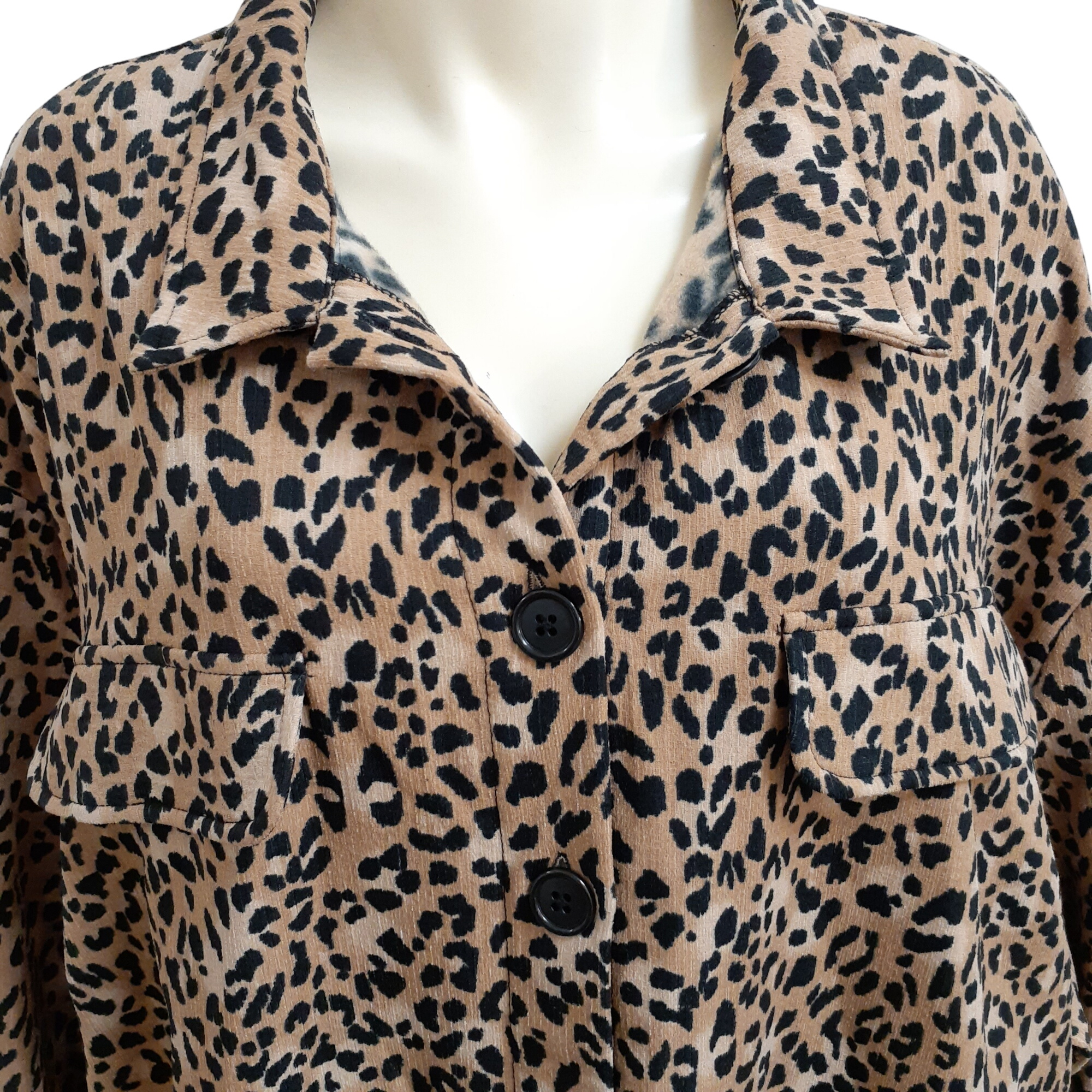 Robe à motif léopard doublée en polaire 58-60 Comme neuf -  reconditionné disponible sur Label Emmaüs