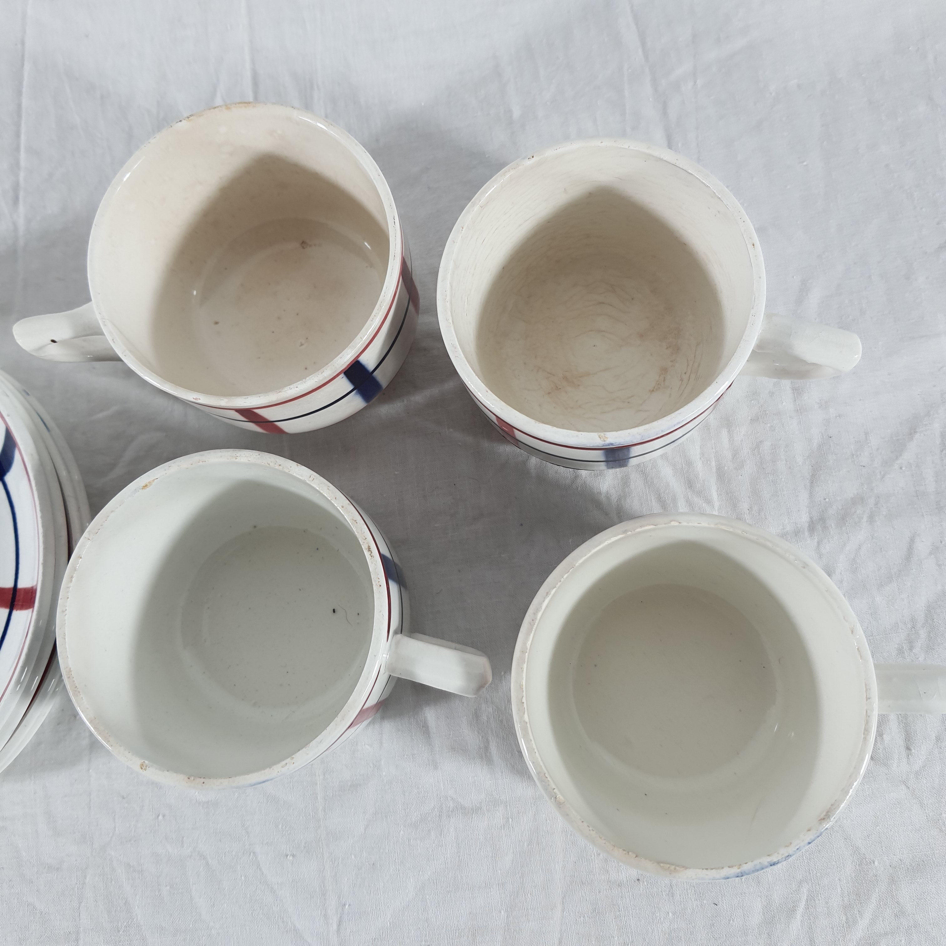Lot de 4 tasses à café avec soucoupes - céramique Saint Amand  - Vue 3 - 